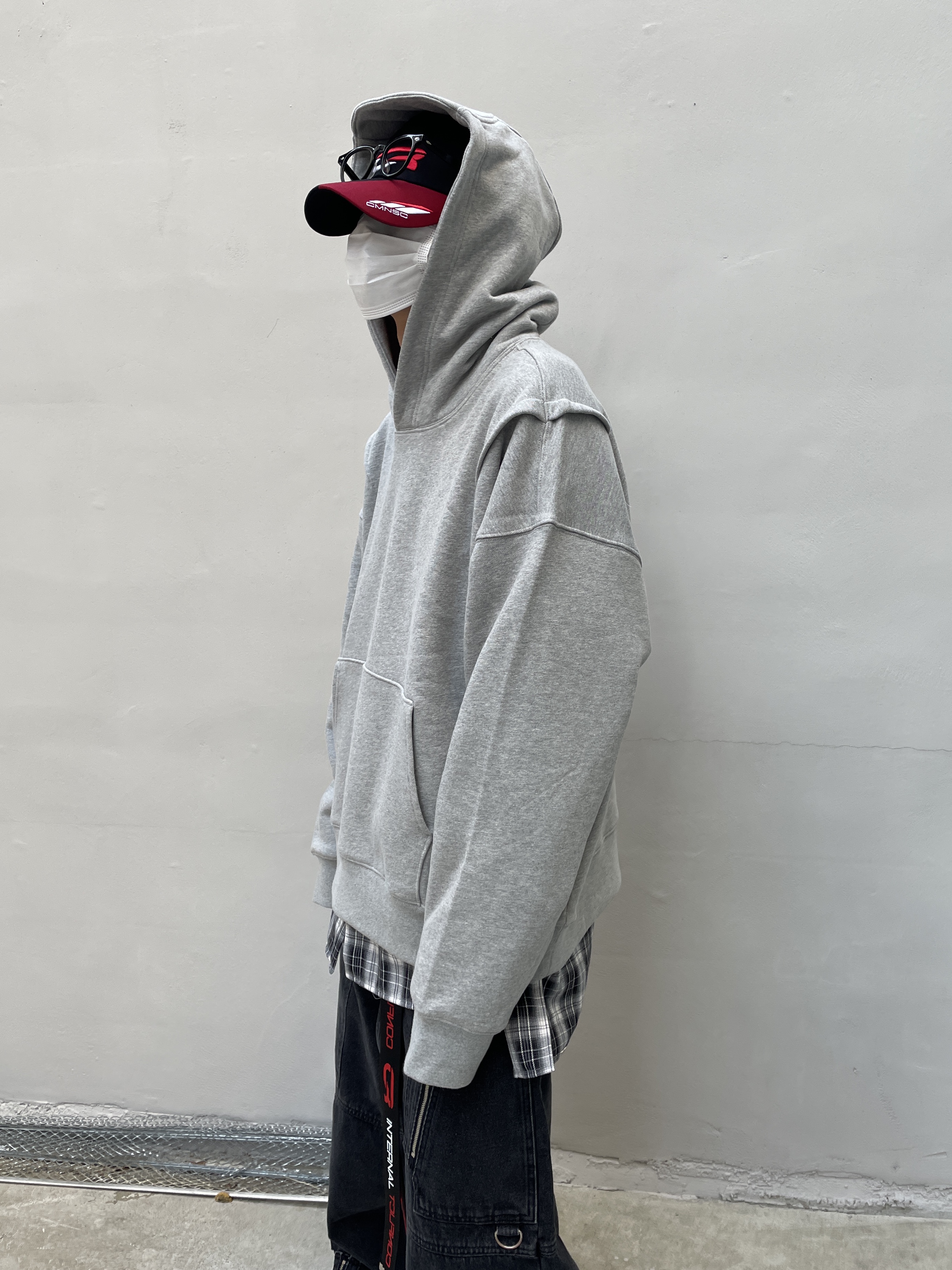 Balenciaga Defender Sneakers Black, Project G/R Flight Denim Pants Black 착용 스타일 - 5