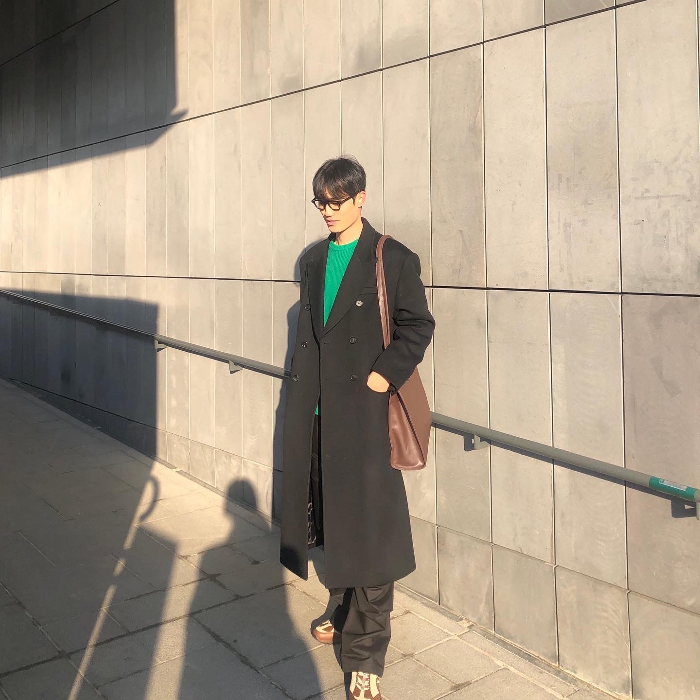 Nike x Jacquemus Air Humara LX Ale Brown and Gold 착용 스타일