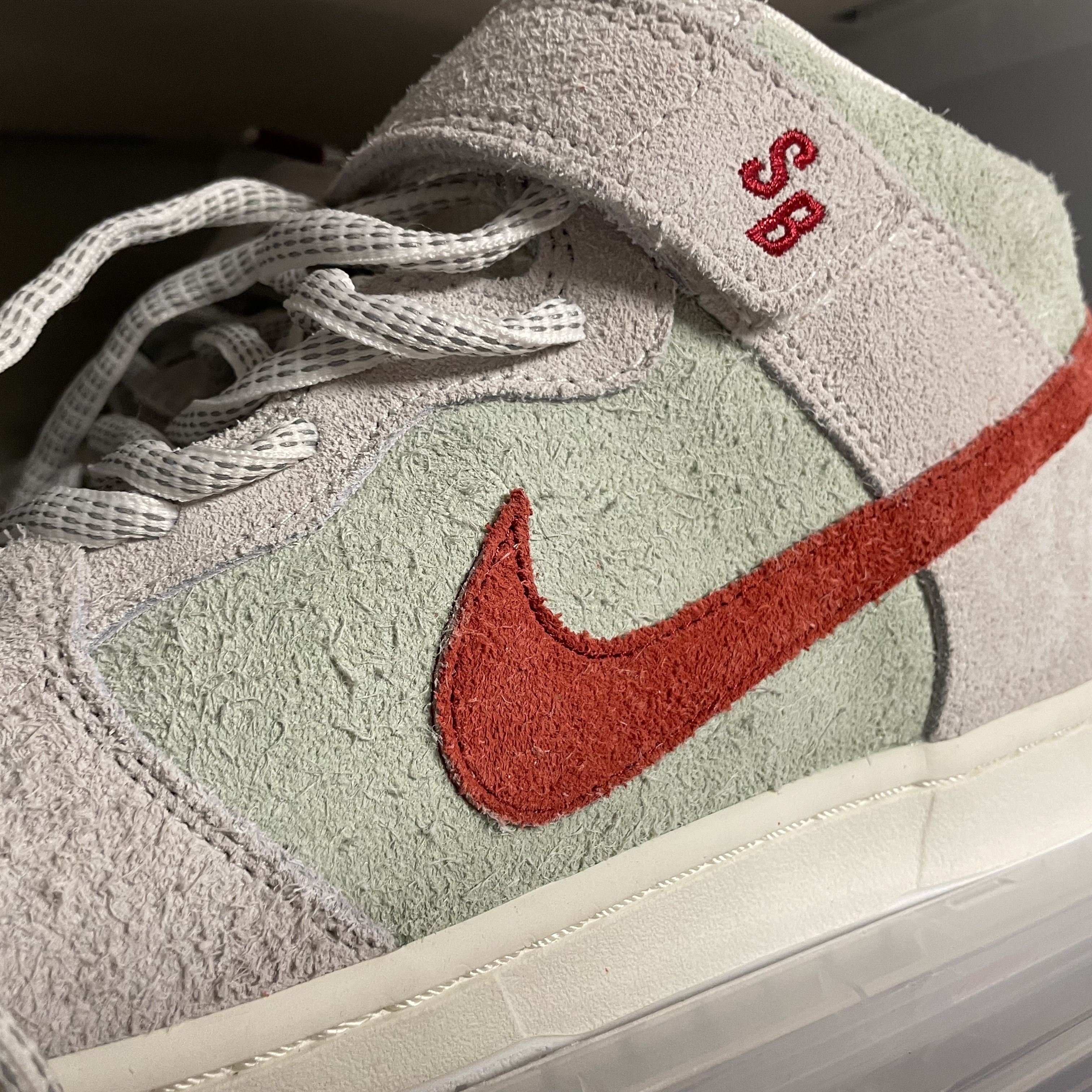 Nike SB Dunk Mid White Widow 착용 스타일