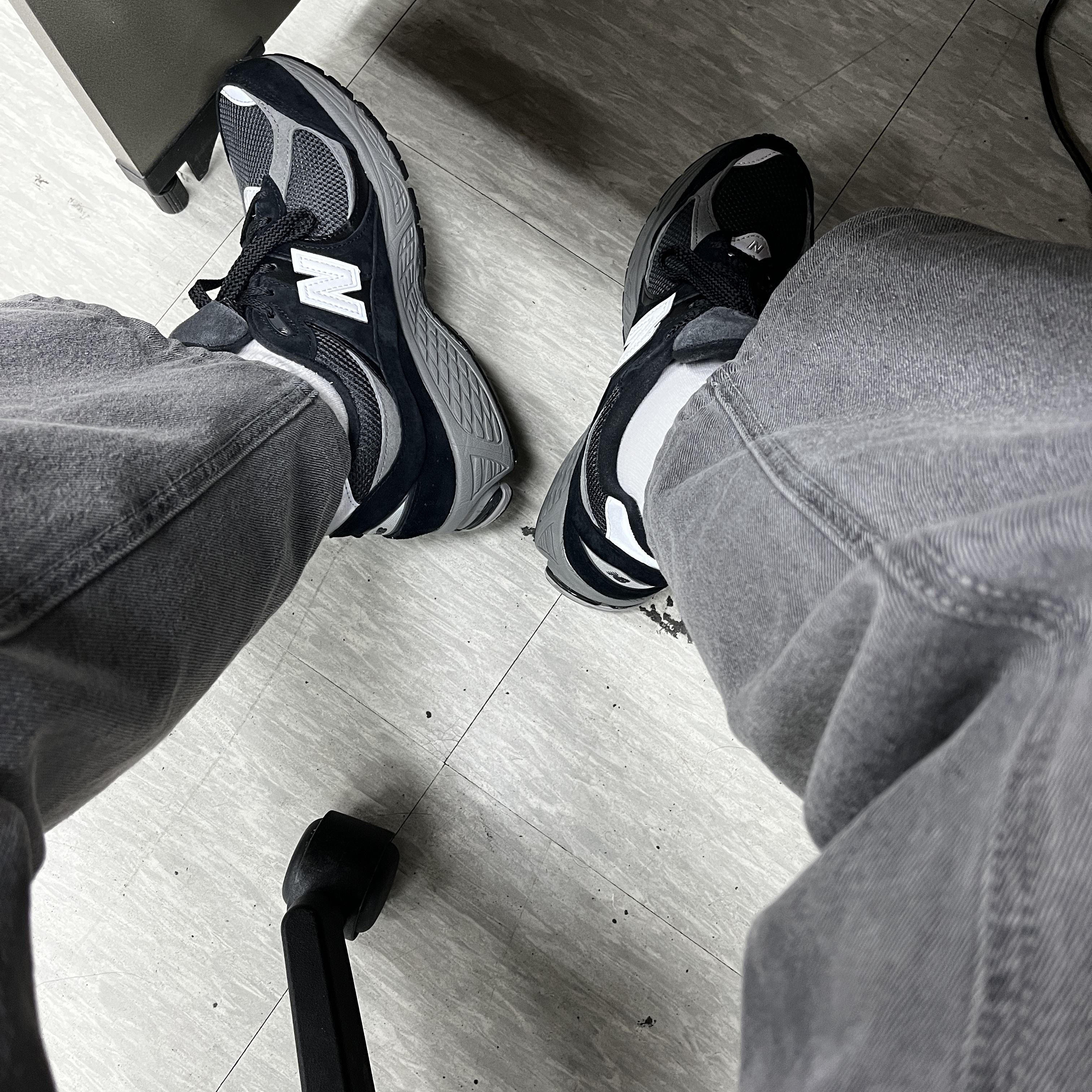 New Balance 2002R Black Dark Grey - JD Sports Exclusive 착용 스타일
