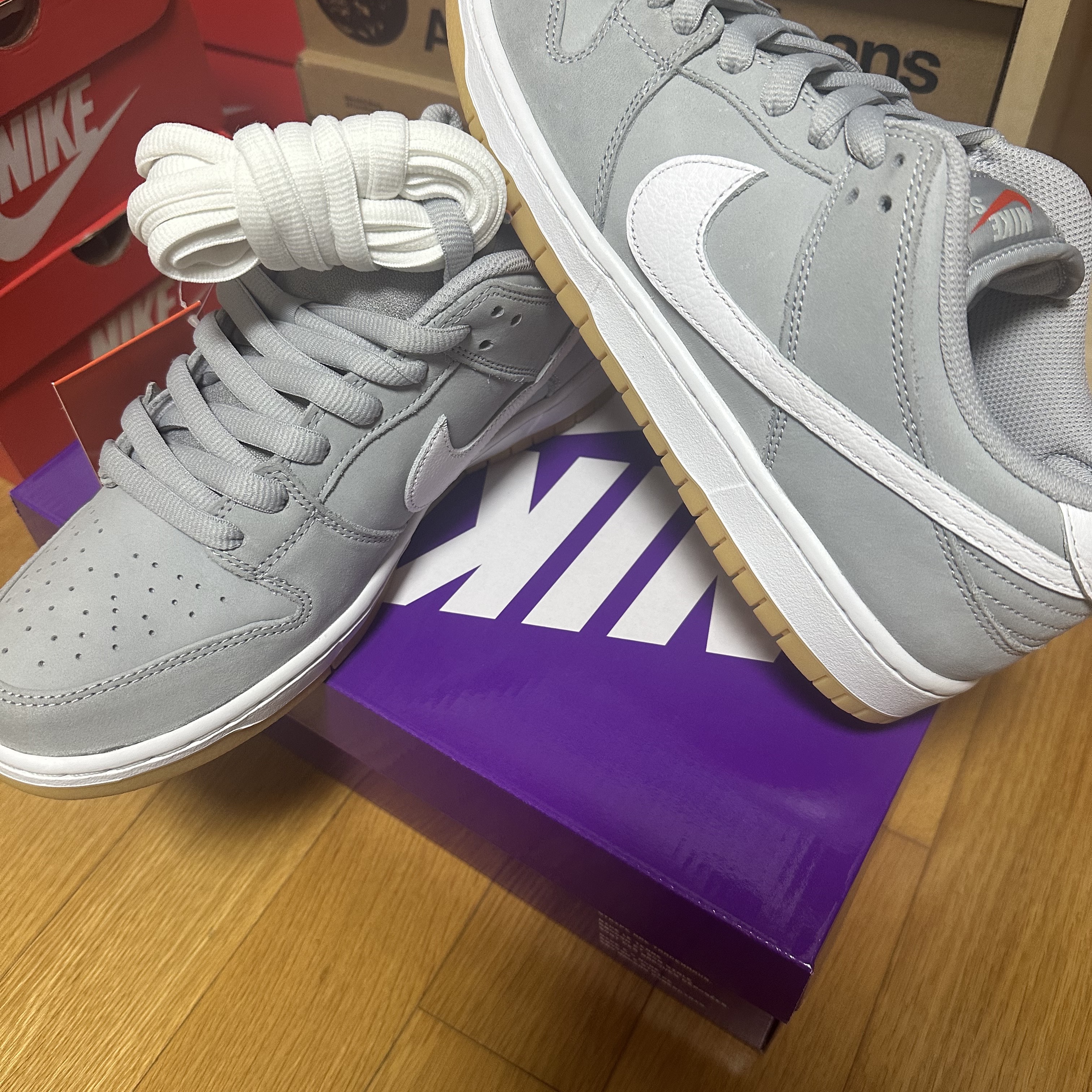 Nike Dunk Low Pro SB Wolf Grey White 착용 스타일 - 1