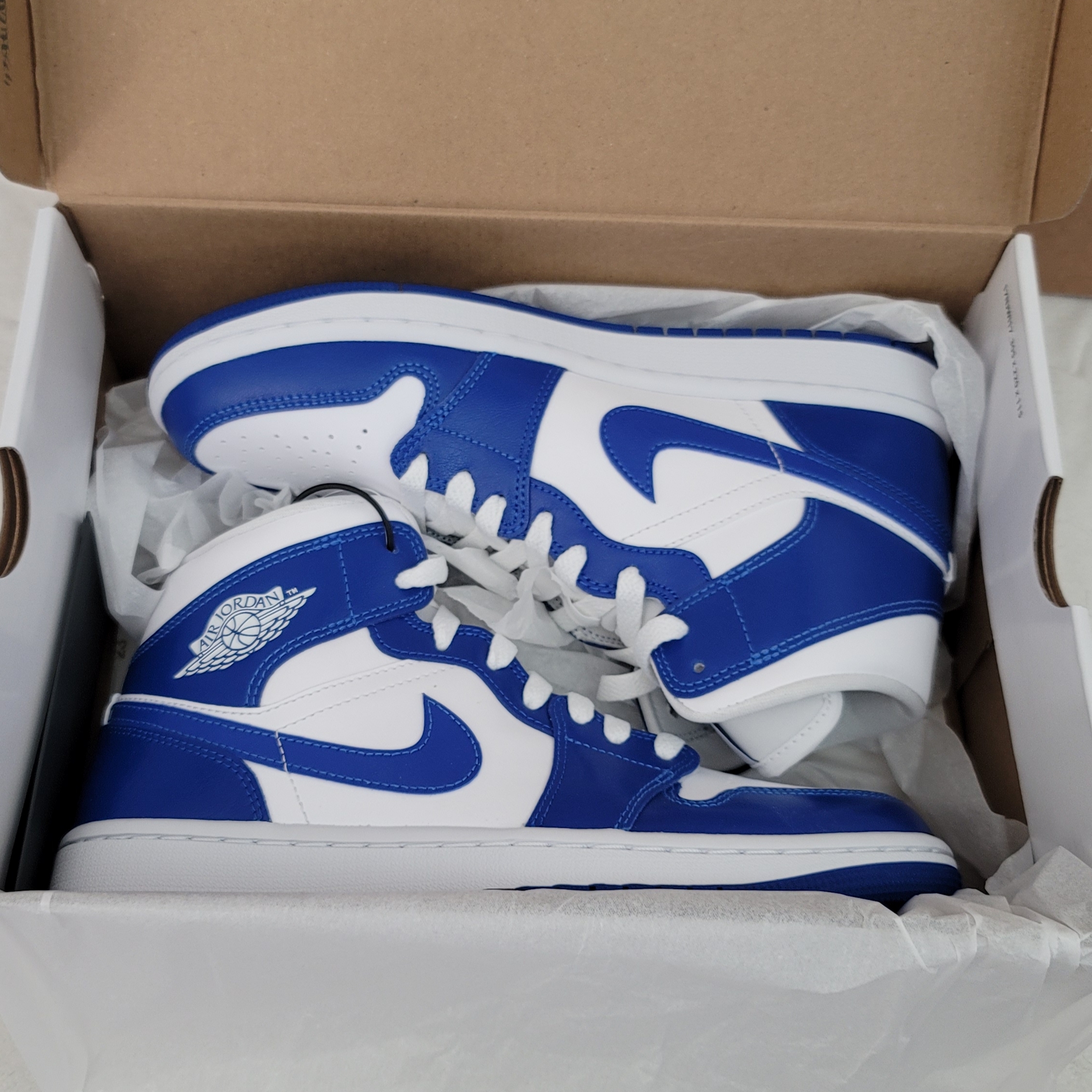 (W) Jordan 1 Mid White Hyper Royal 착용 스타일 - 2