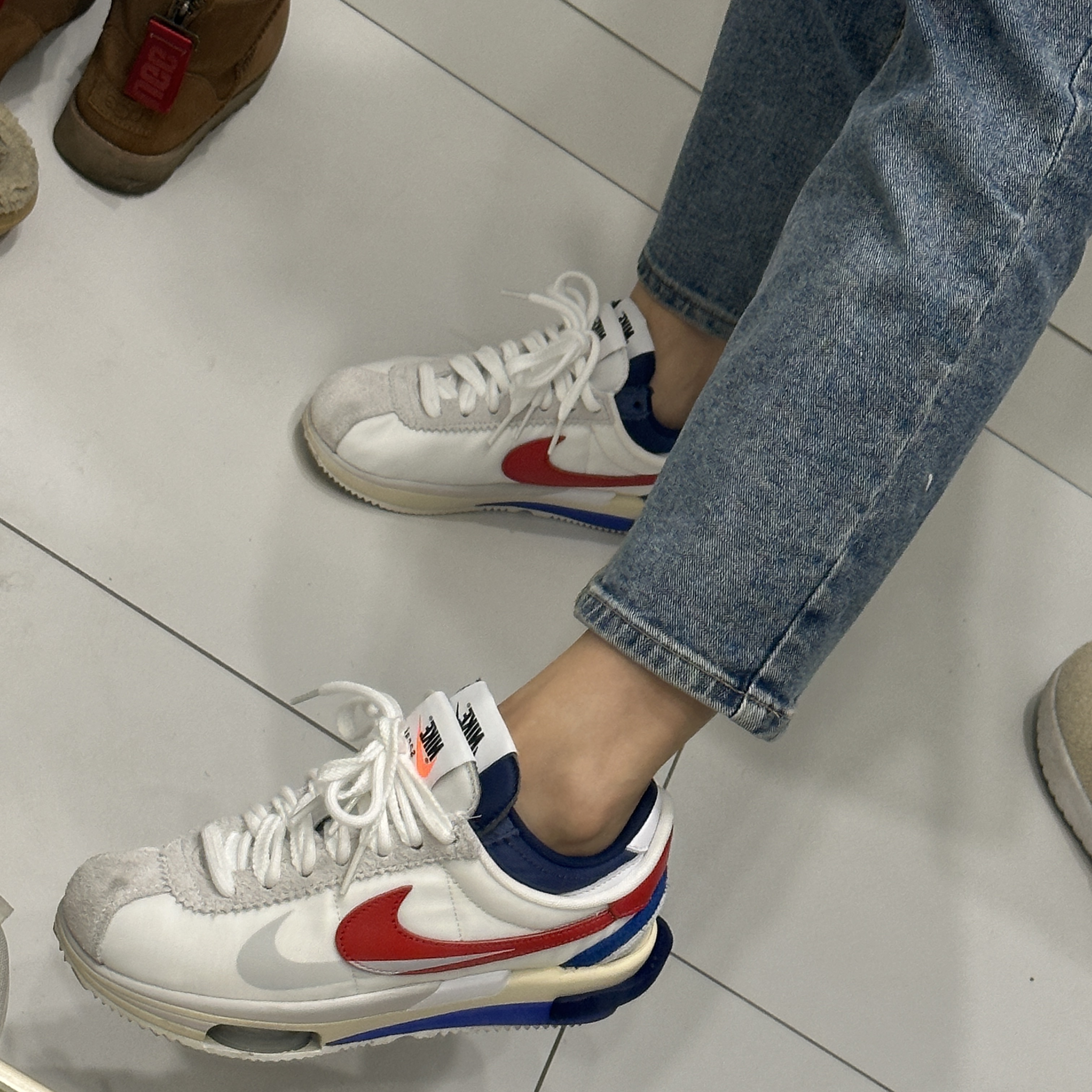 Nike x Sacai Zoom Cortez SP White and University Red 착용 스타일