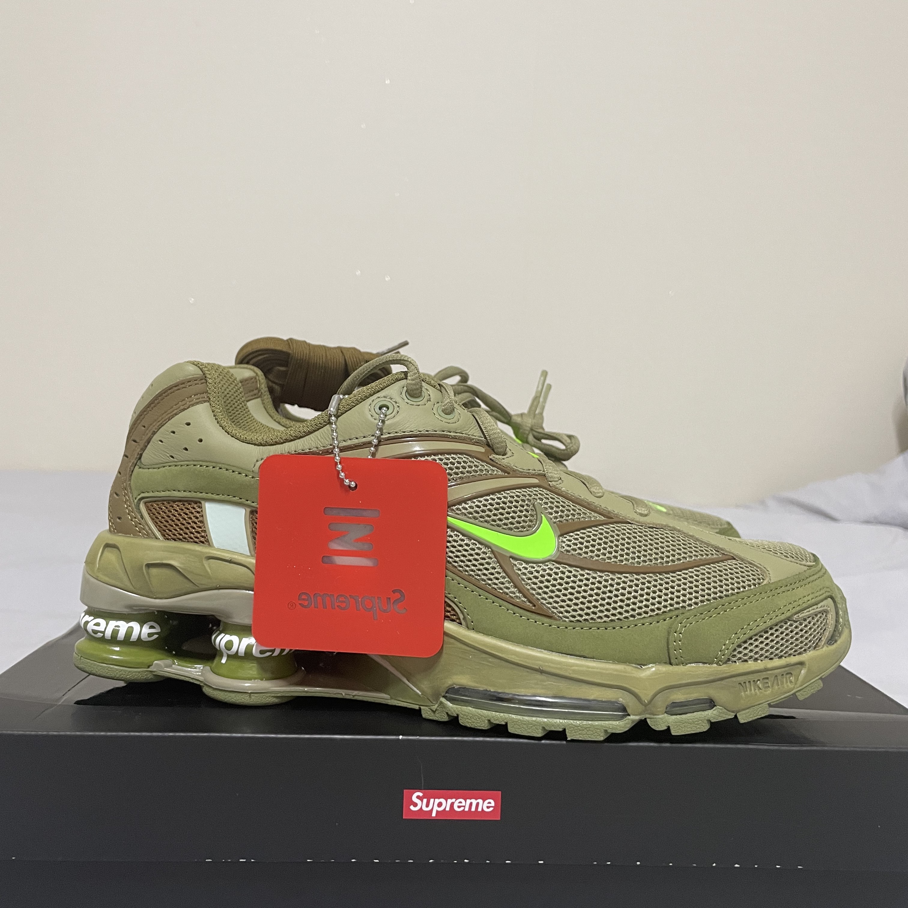 Nike x Supreme Shox Ride 2 SP Neutral Olive 착용 스타일 - 2