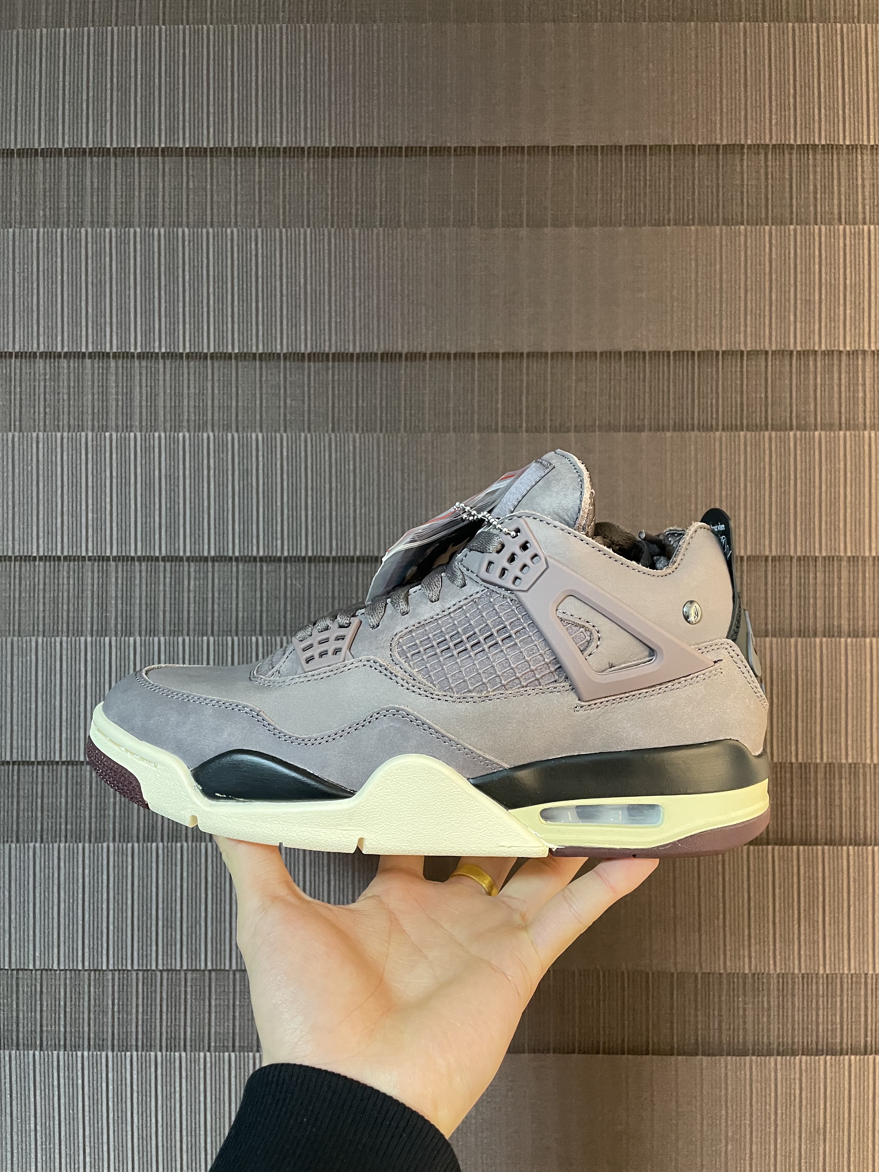 Jordan 4 x A Ma Maniere Retro Violet Ore 착용 스타일