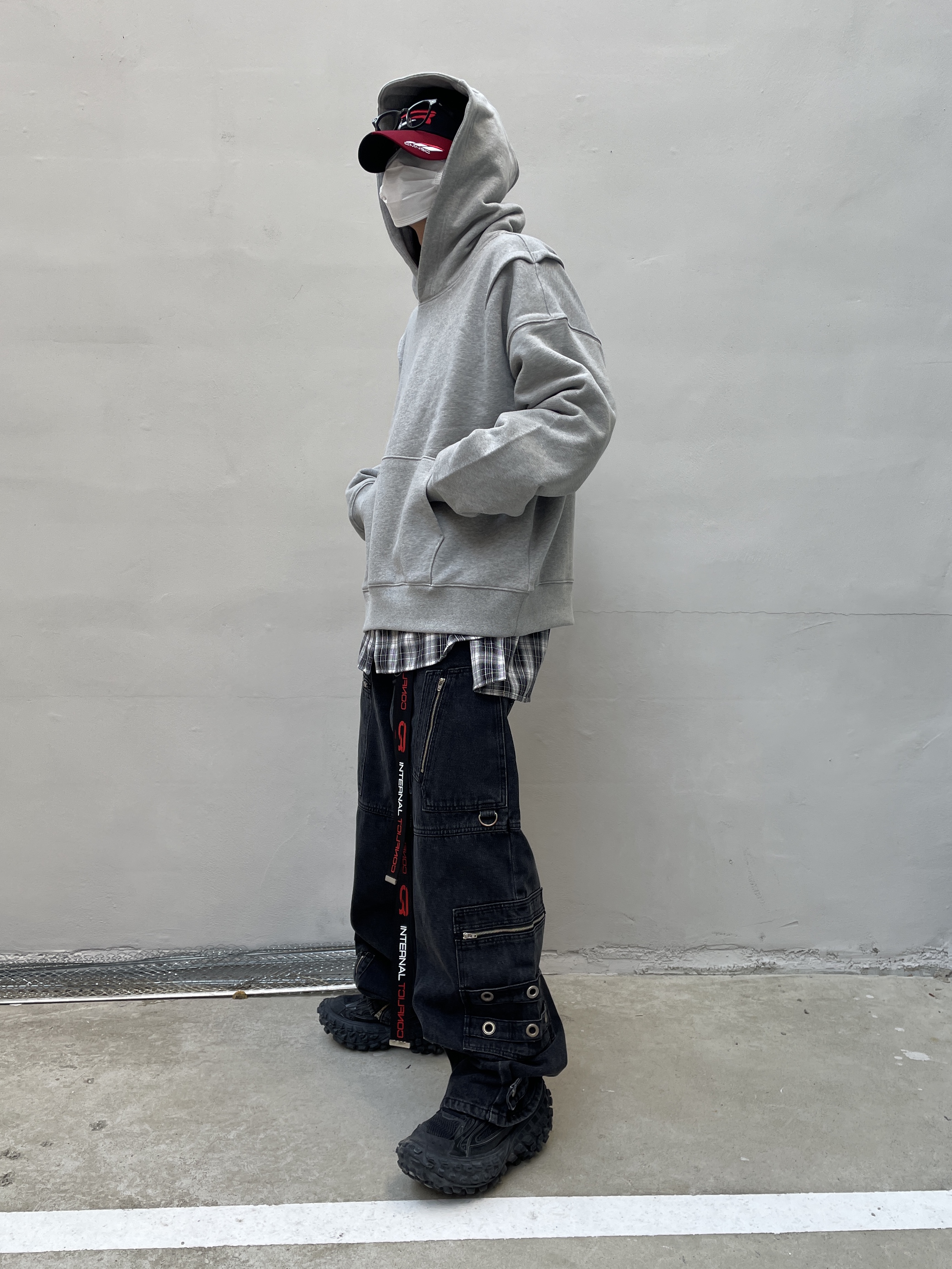 Balenciaga Defender Sneakers Black, Project G/R Flight Denim Pants Black 착용 스타일 - 2
