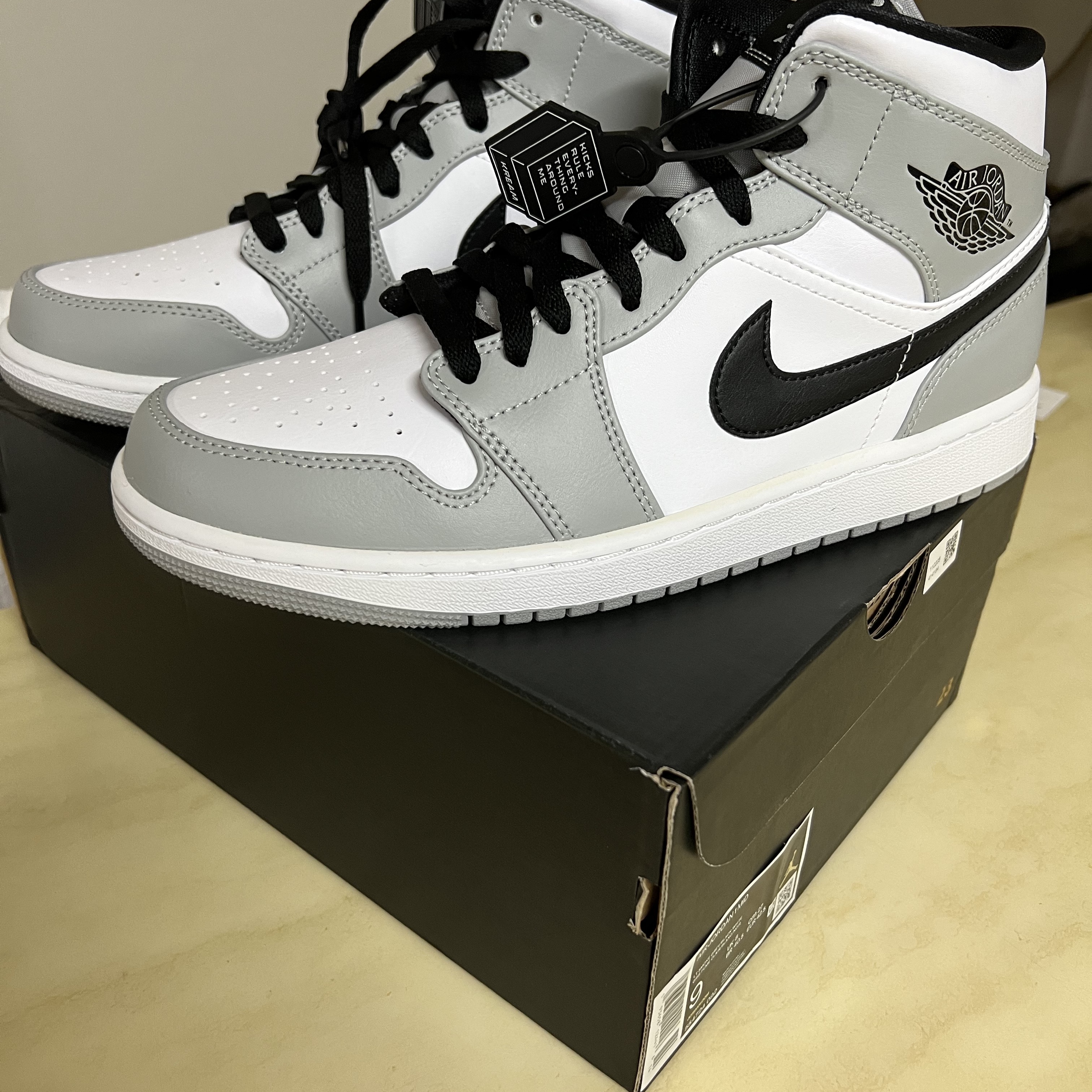 Jordan 1 Mid Light Smoke Grey 착용 스타일 - 1