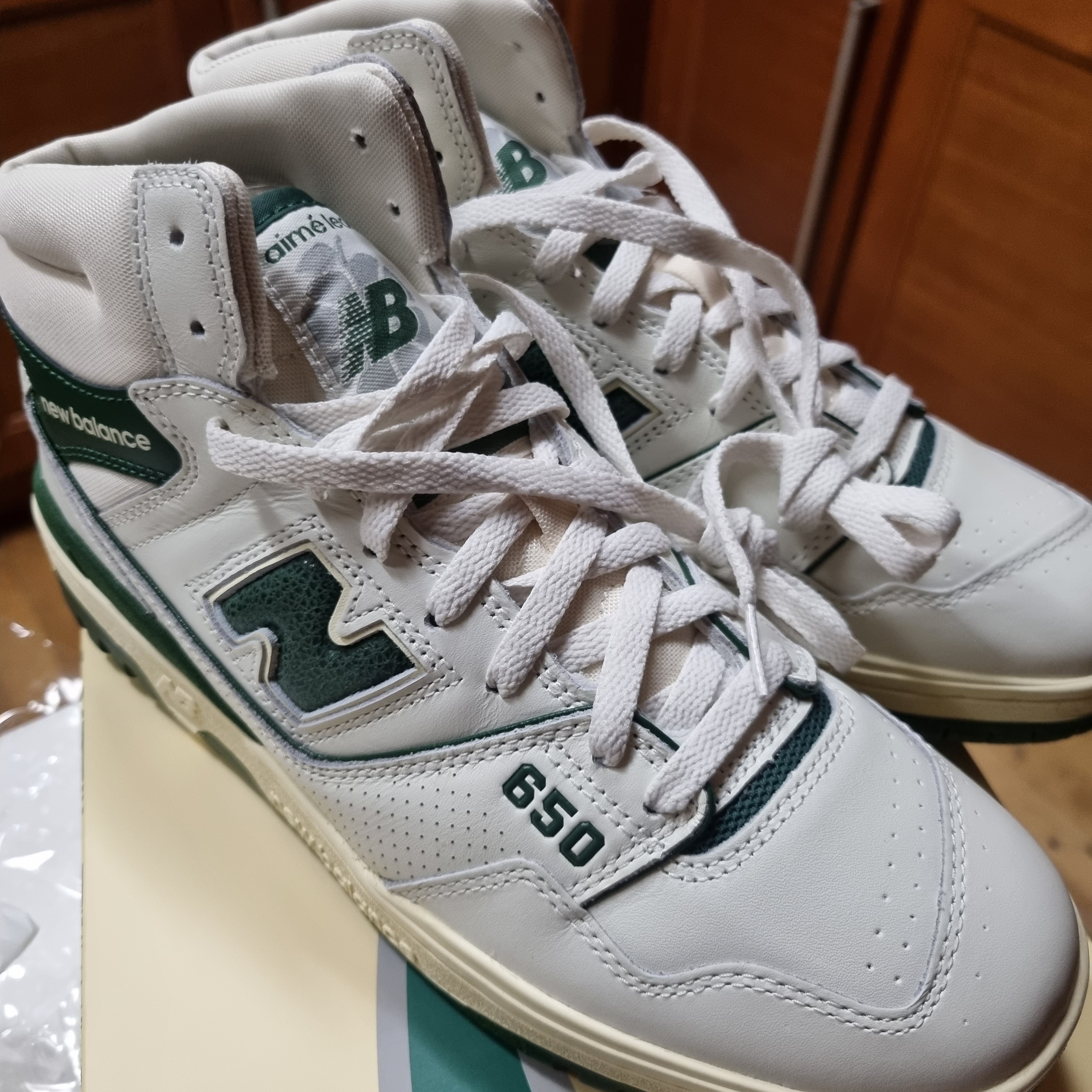 New Balance x Aime Leon Dore 650R White Green 착용 스타일 - 4