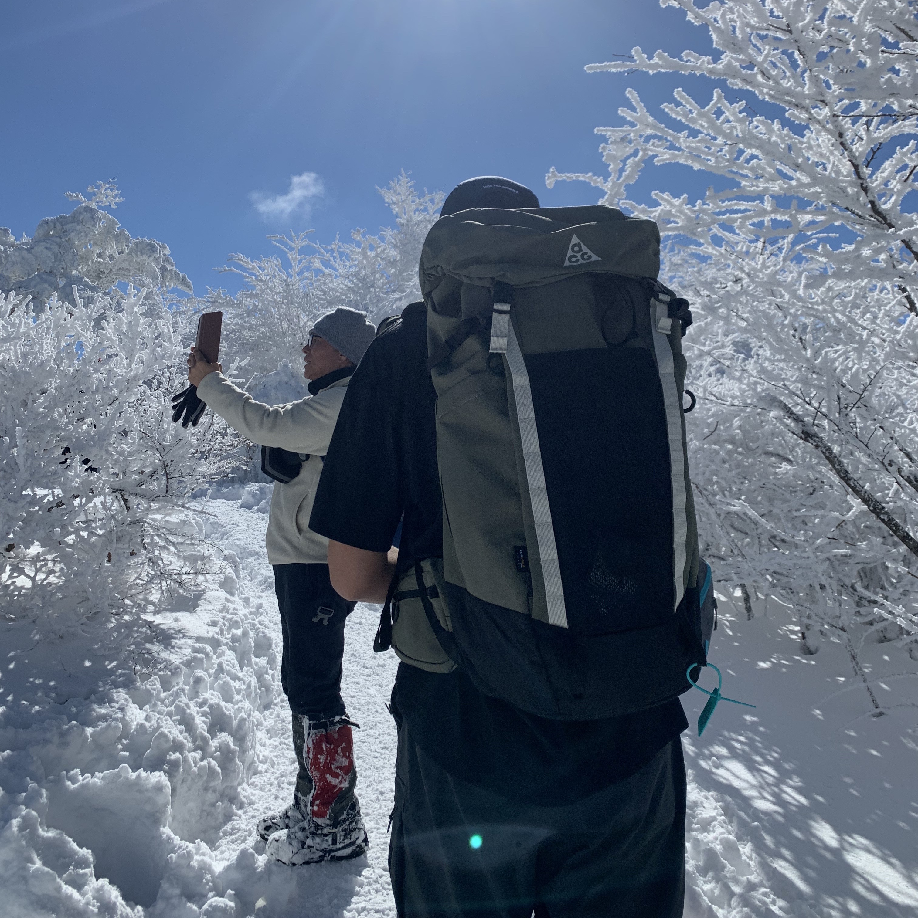 Hoka Anacapa Mid Gore-Tex Black, Nike ACG Smith Summit Cargo Pants Dark Smoke Grey - US/EU 착용 스타일 - 4