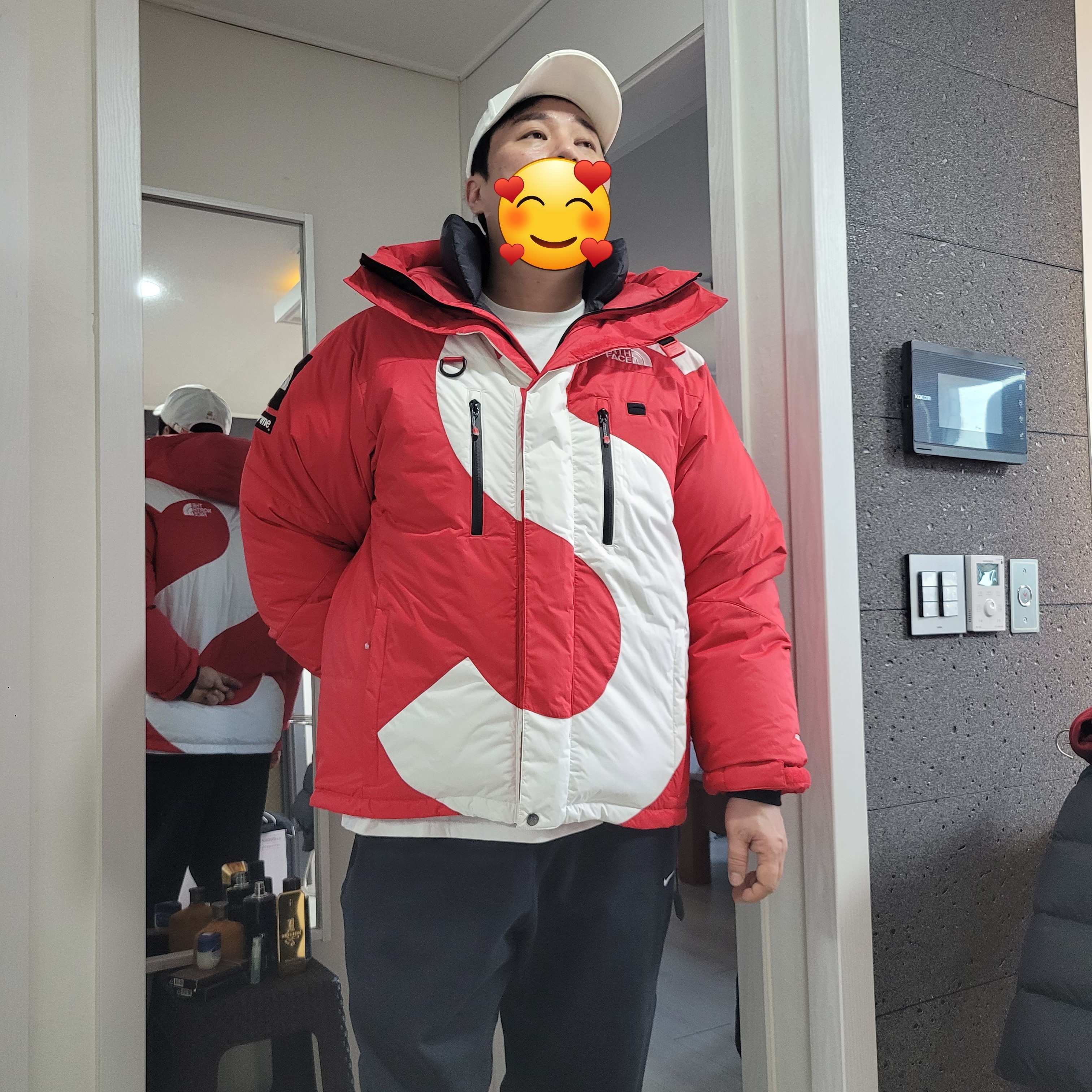 Supreme x The North Face S Logo Summit Series Himalayan Parka Red - 20FW, Stussy Popsicle T-Shirt White 착용 스타일 - 1
