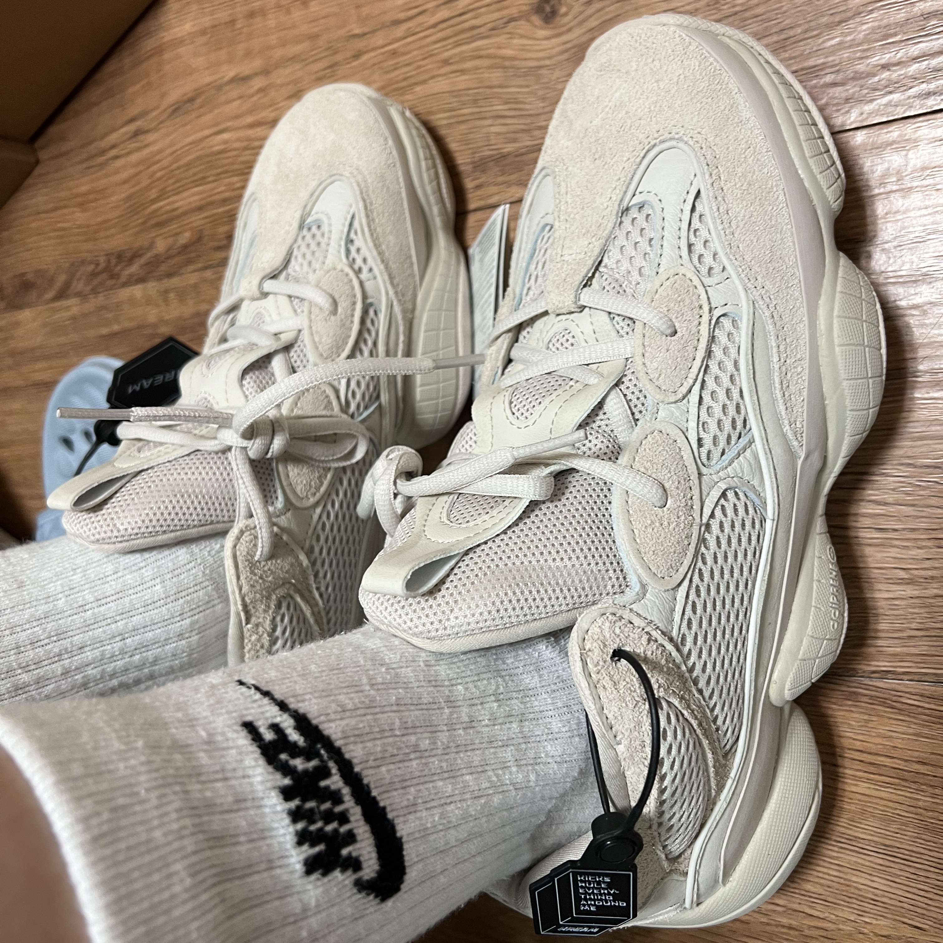 Adidas Yeezy 500 Blush 2022 착용 스타일