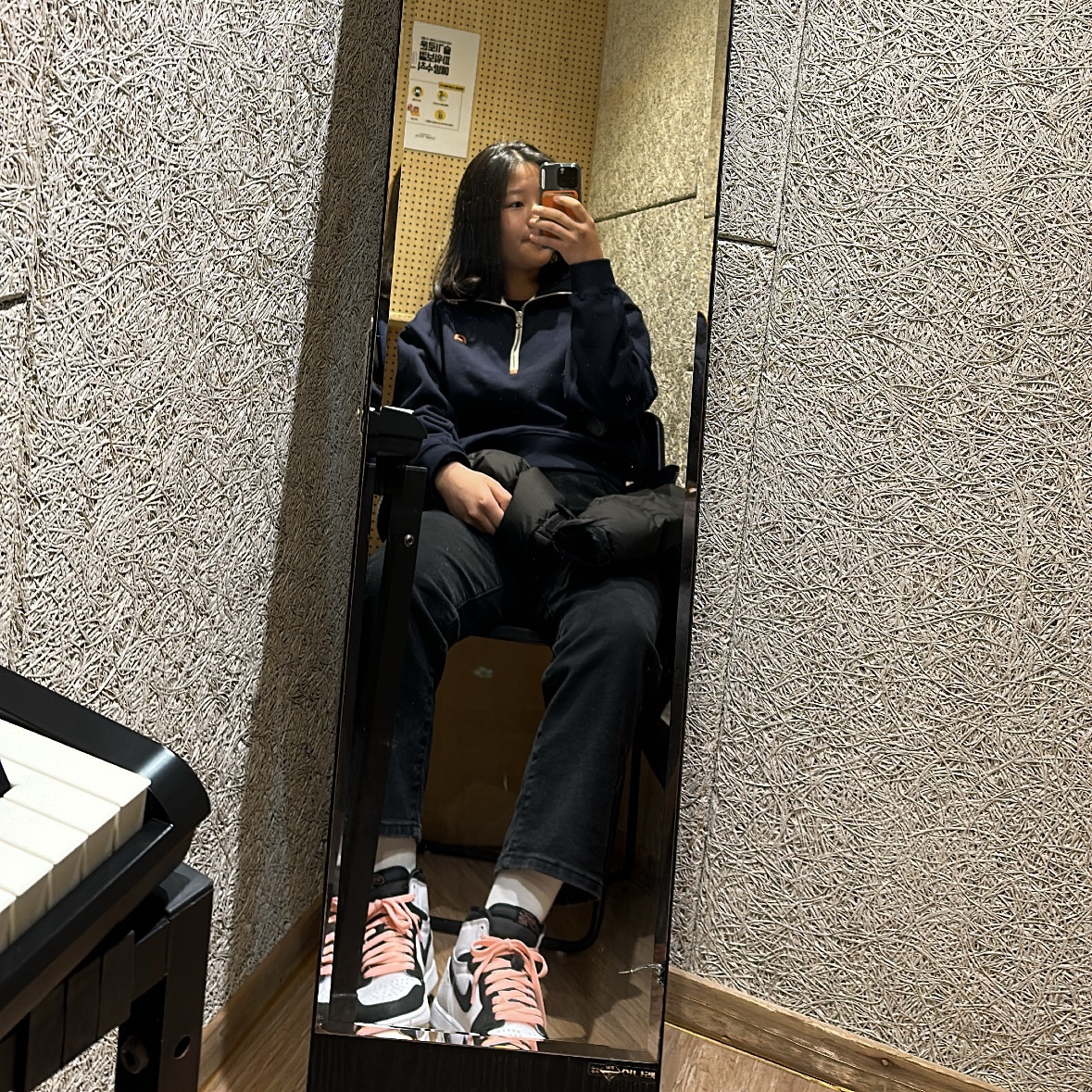 Jordan 1 Retro High OG Bleached Coral, The North Face 1996 Eco Nuptse Jacket Black 착용 스타일