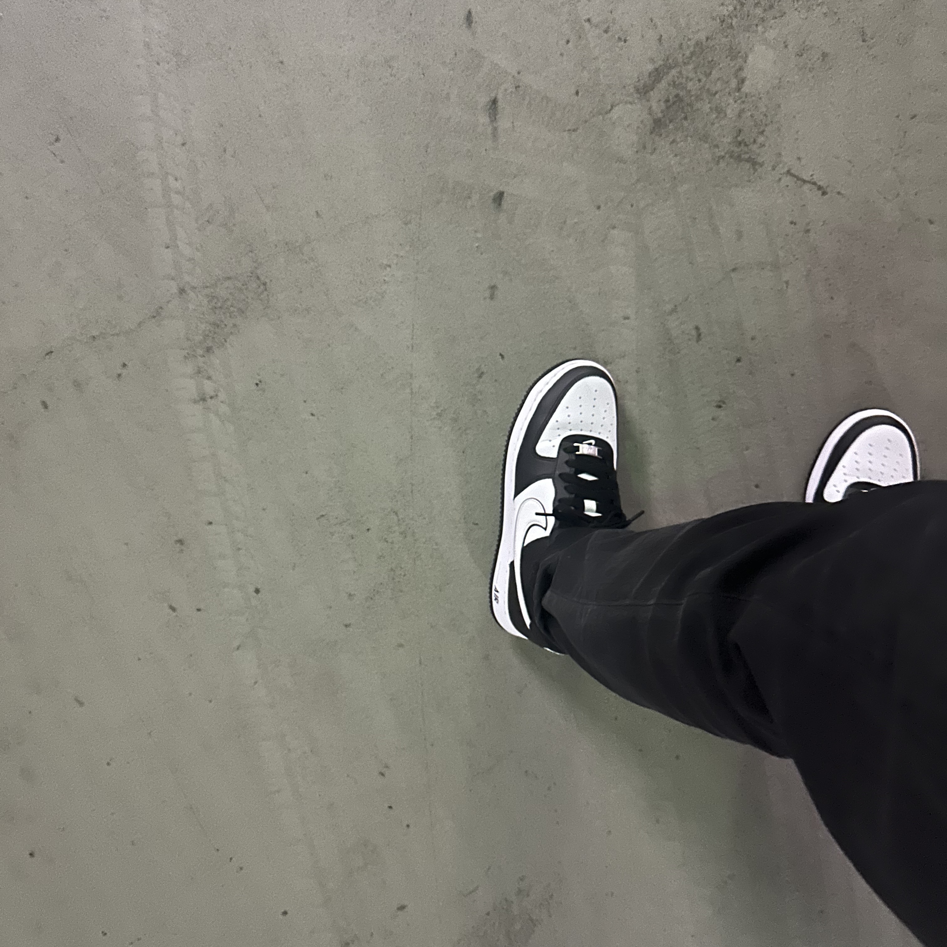 Nike Air Force 1 '07 Black White 착용 스타일 - 2