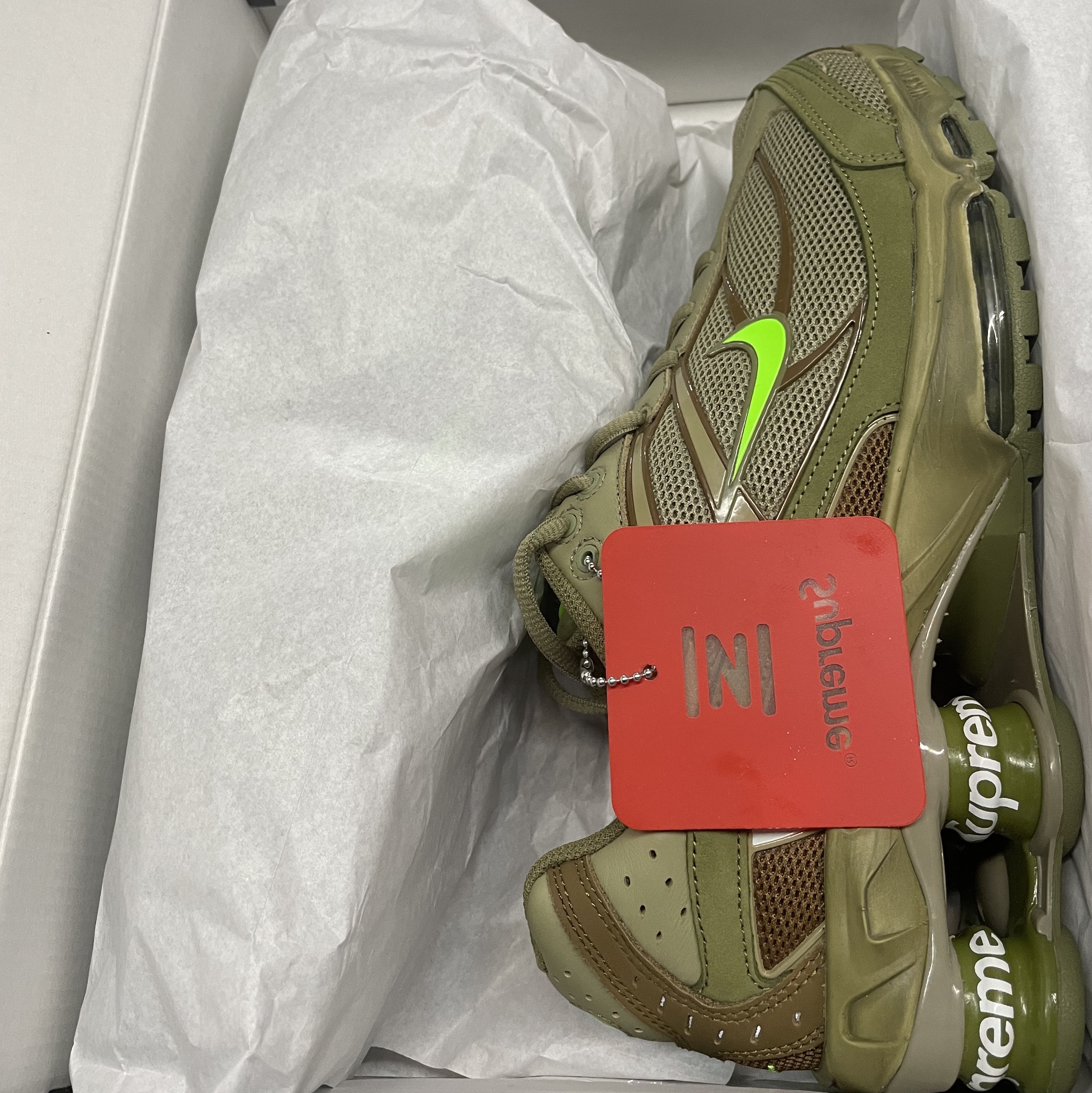 Nike x Supreme Shox Ride 2 SP Neutral Olive 착용 스타일 - 3