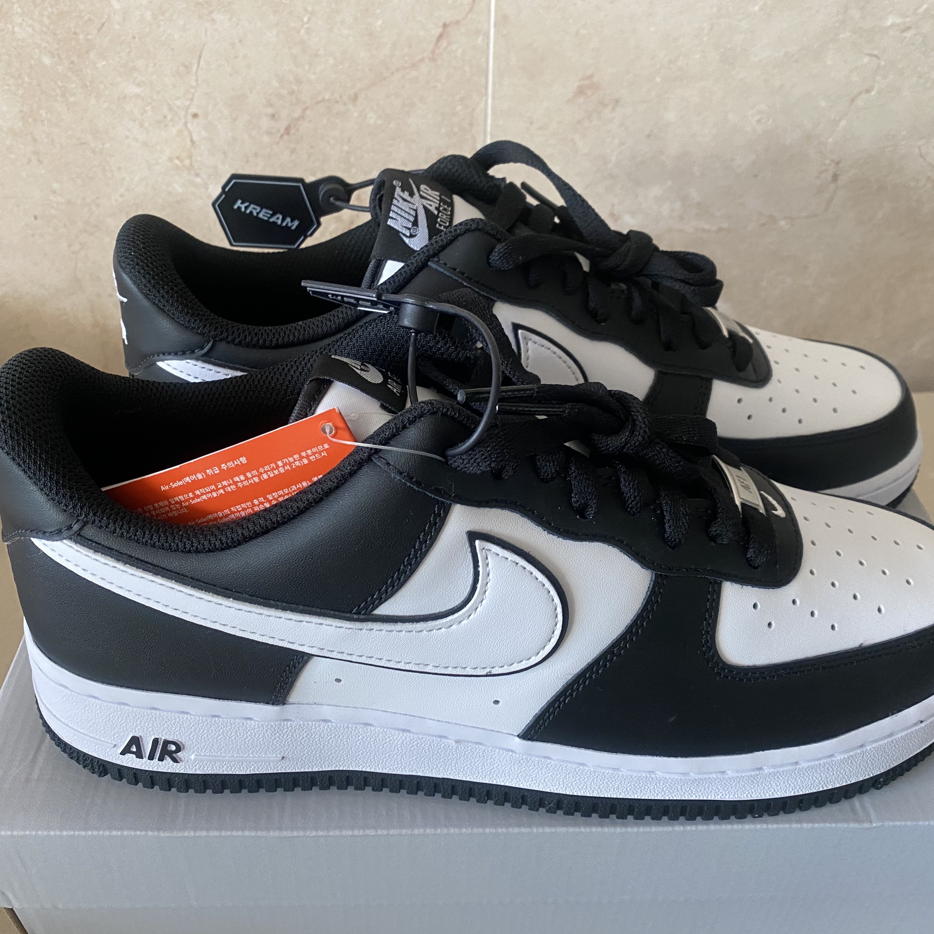 Nike Air Force 1 '07 Black White 착용 스타일
