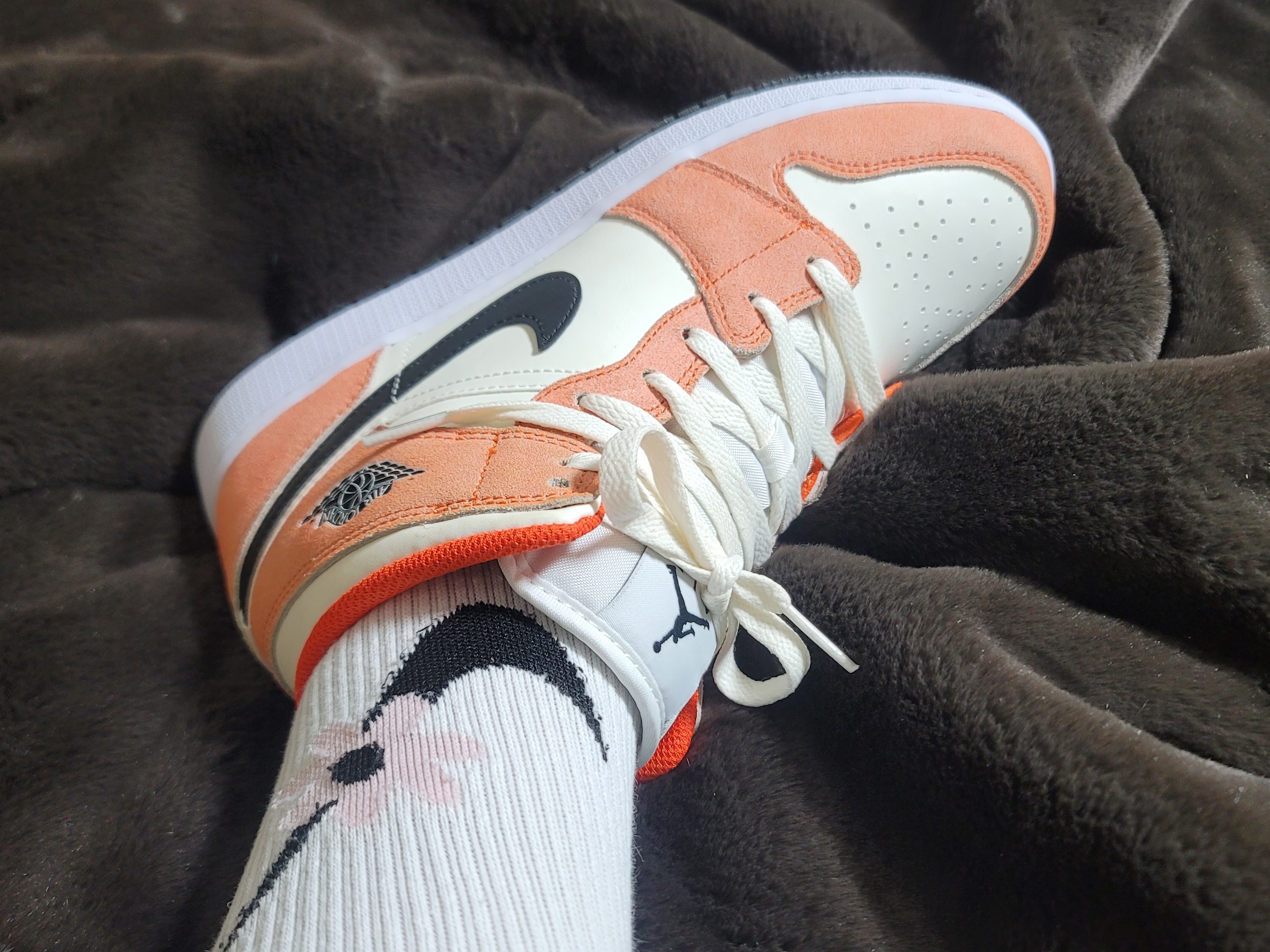 (GS) Jordan 1 Mid SE Team Orange Black, (Kids) Nike Everyday Plus Socks Pink White (6 Pack/Korean Ver.) 착용 스타일 - 2