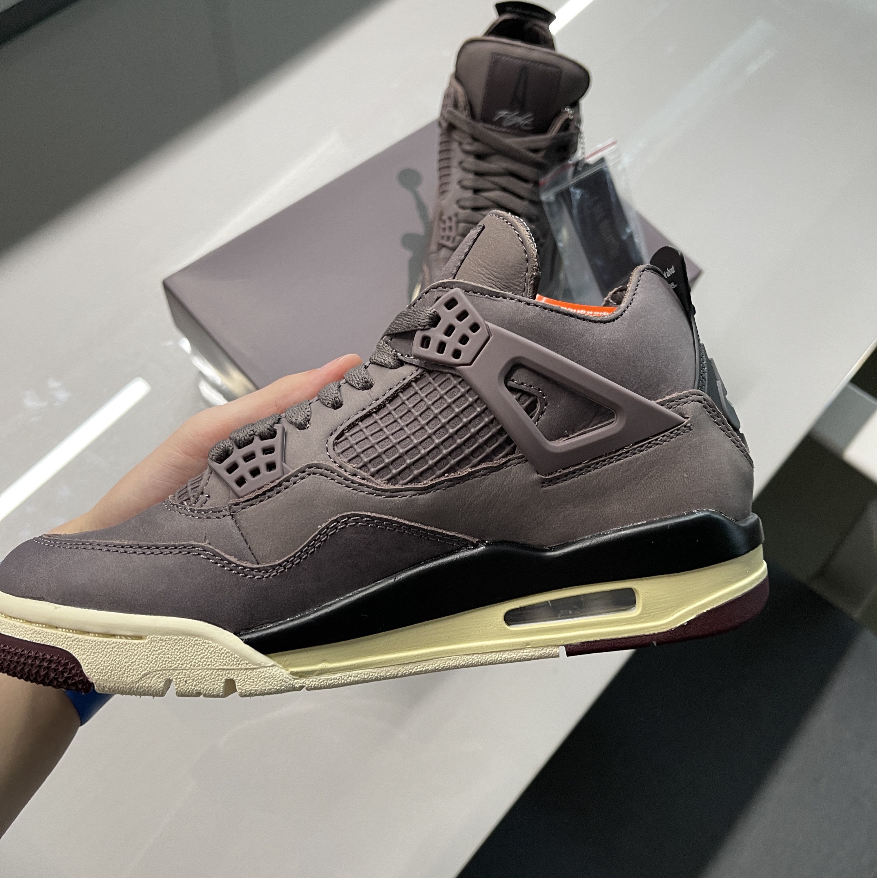 Jordan 4 x A Ma Maniere Retro Violet Ore 착용 스타일 - 5