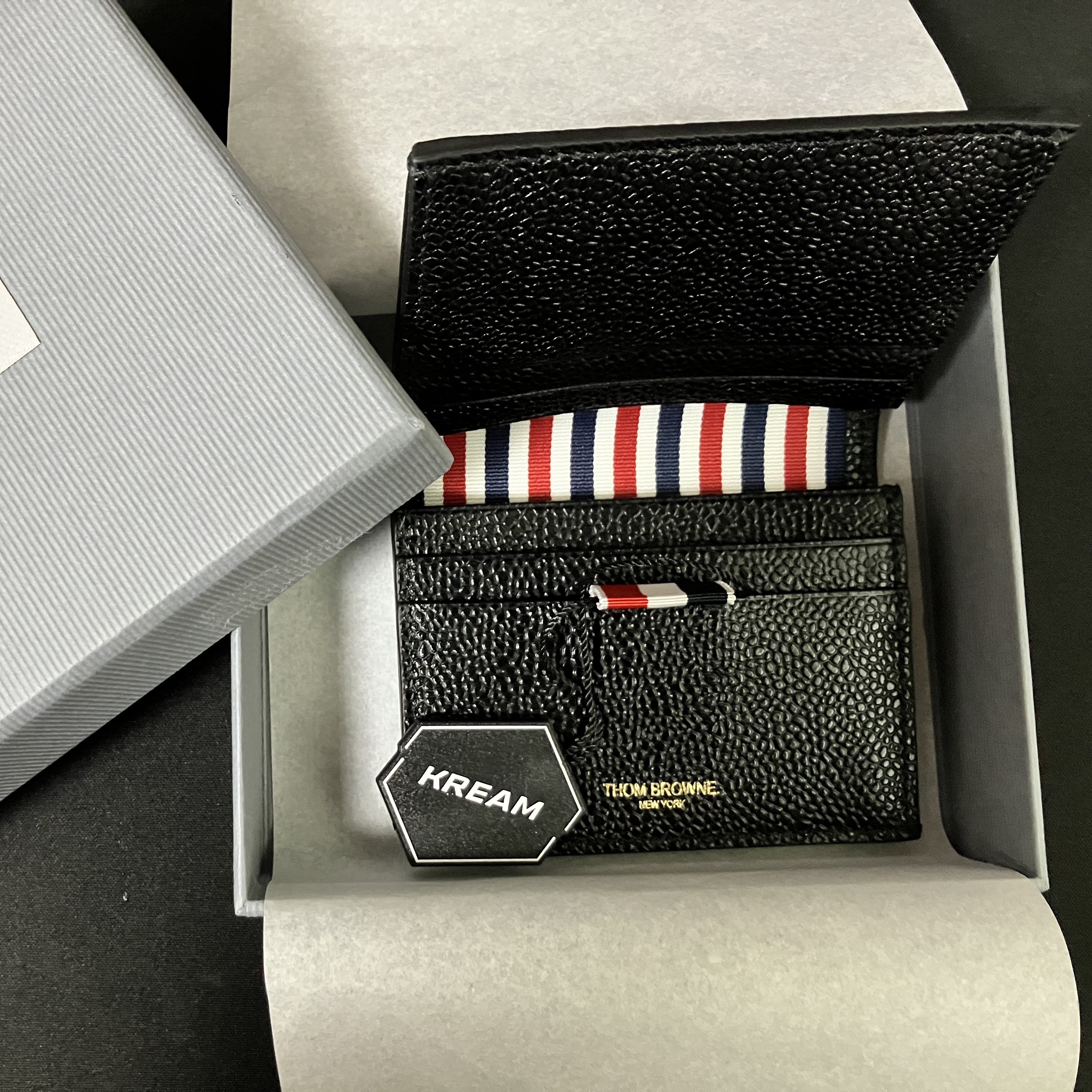 Thom Browne Pebble Grained Leather Double Card Holder Black 착용 스타일