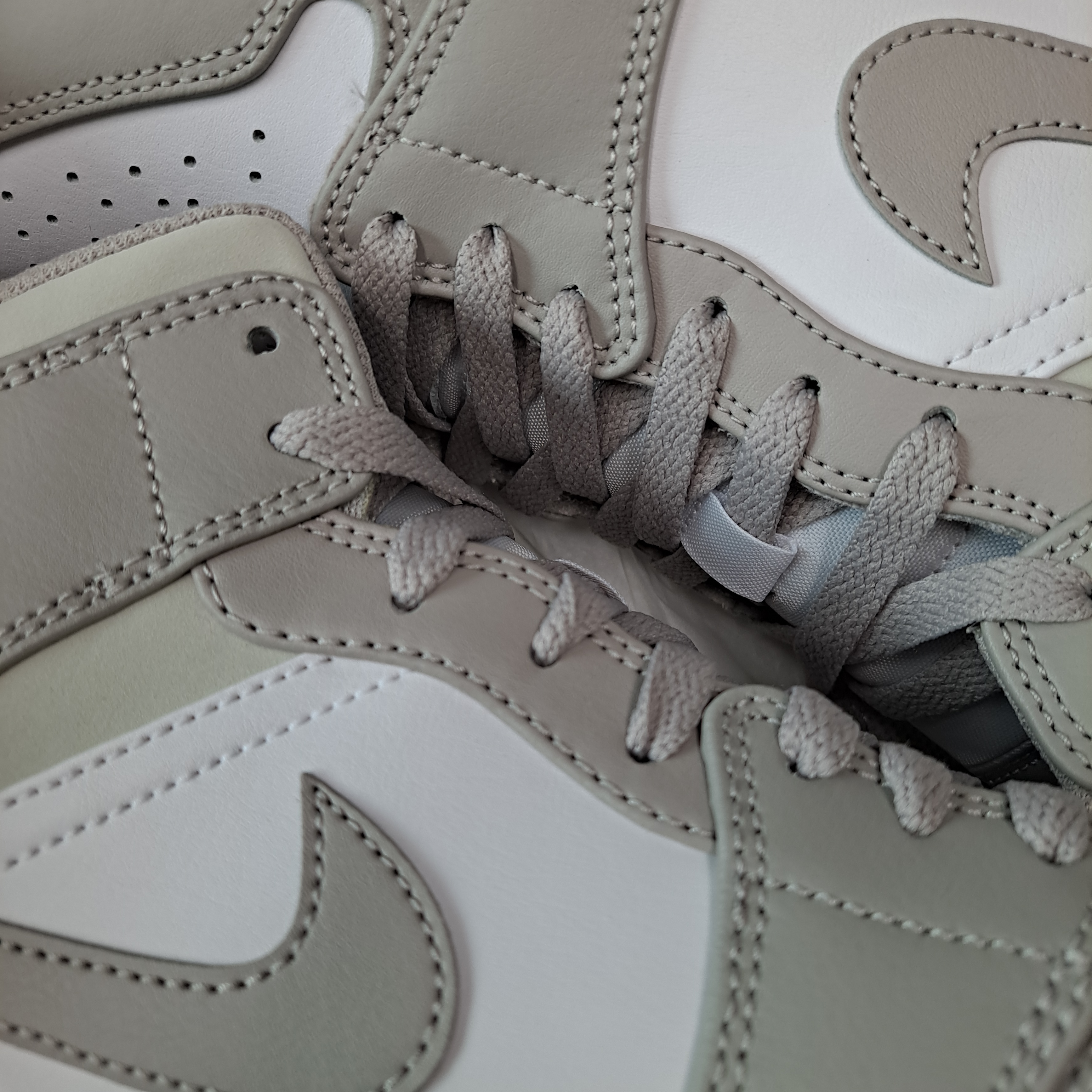 Jordan 1 Mid College Grey 착용 스타일 - 3