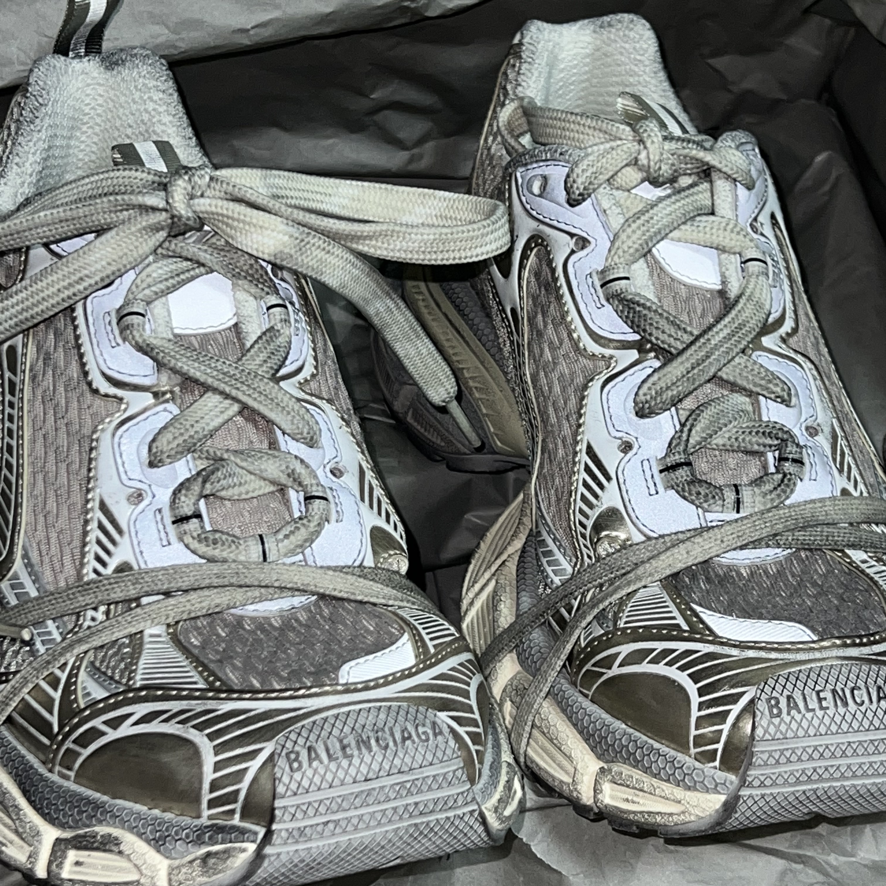 Balenciaga 3XL Sneakers Light Beige 착용 스타일 - 2