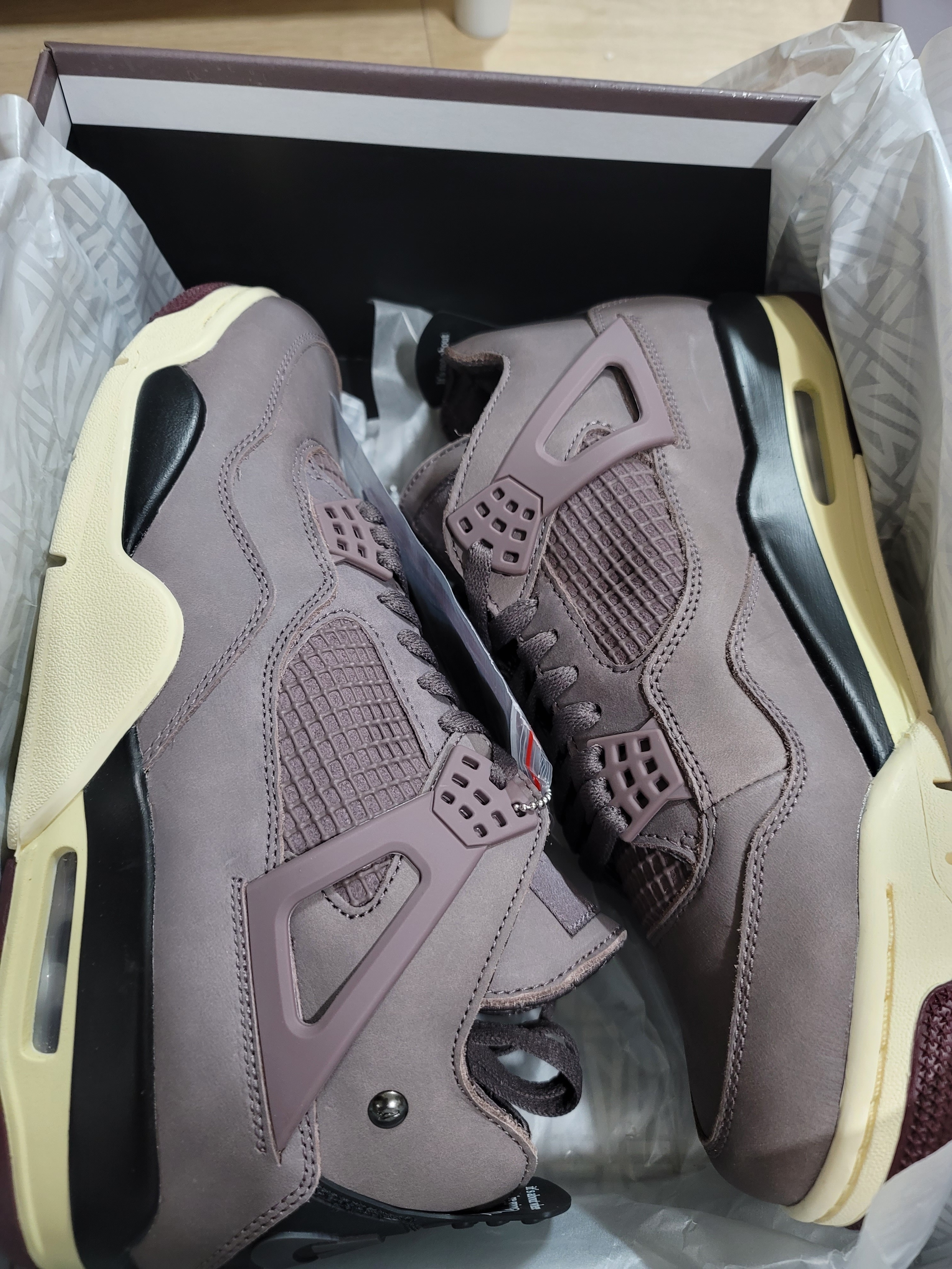 Jordan 4 x A Ma Maniere Retro Violet Ore 착용 스타일
