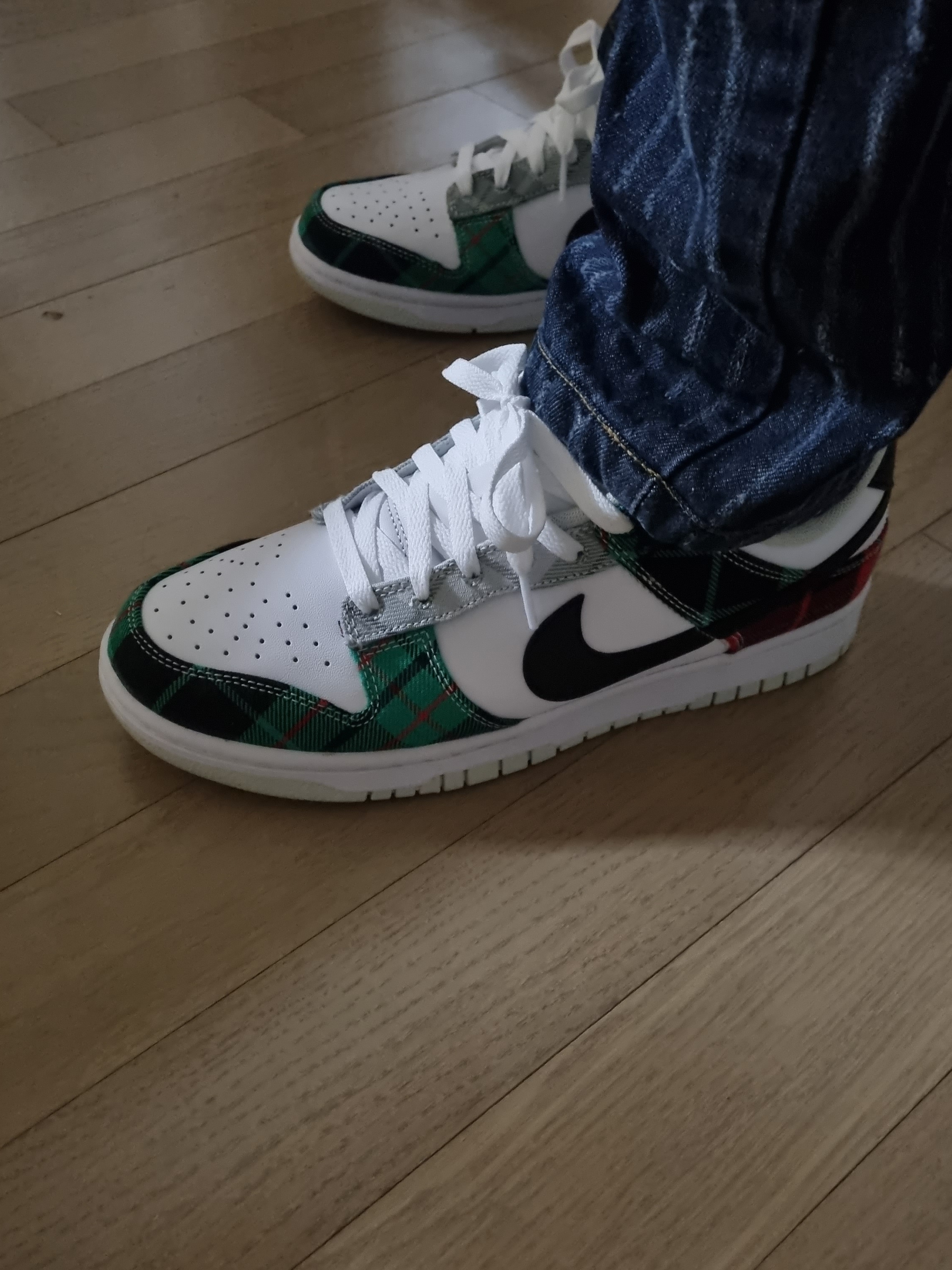 Nike Dunk Low Retro PRM White and Black 착용 스타일