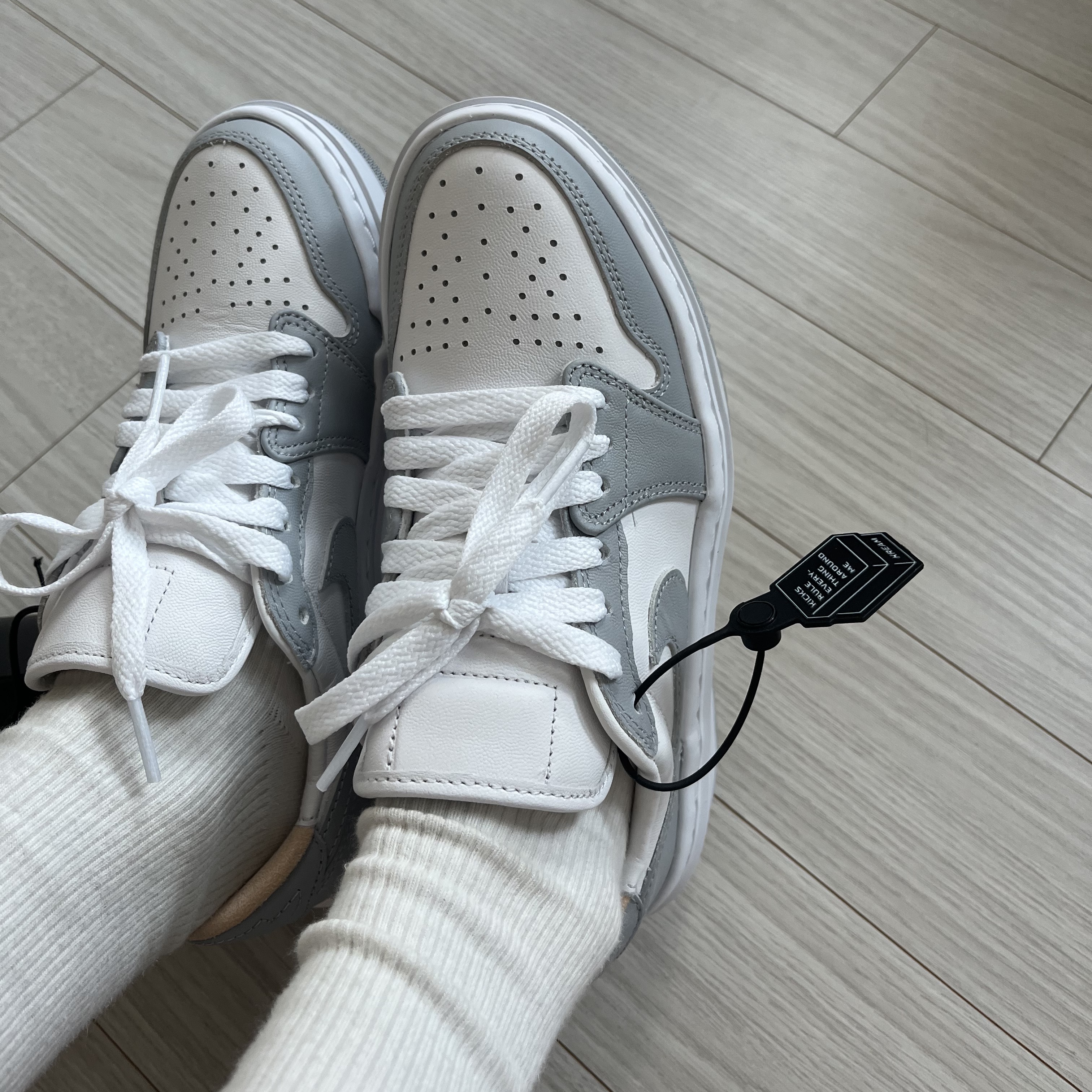 (W) Jordan 1 Elevate Low White and Wolf Grey 착용 스타일