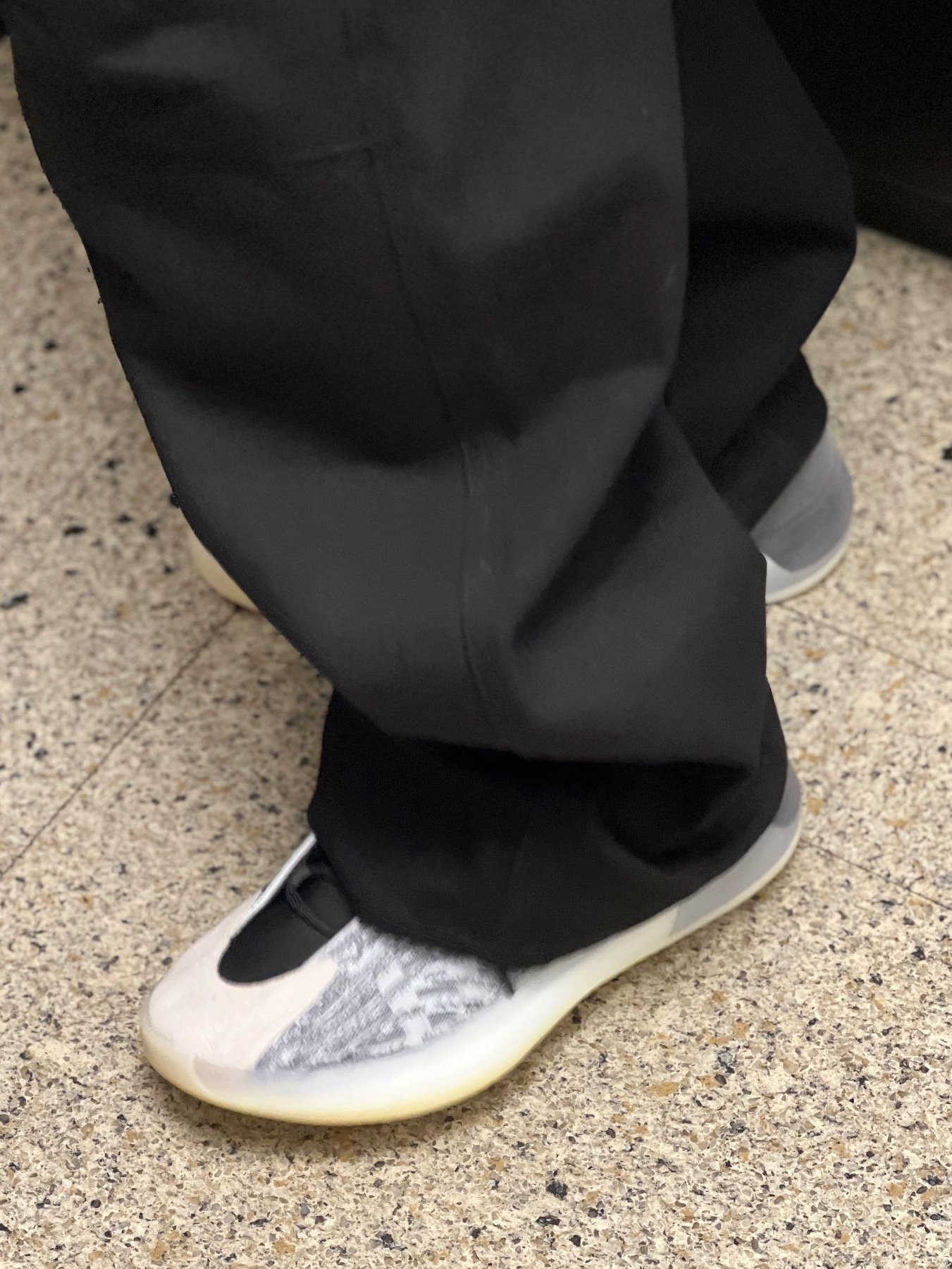 Adidas Yeezy QNTM Lifestyle 착용 스타일 - 2