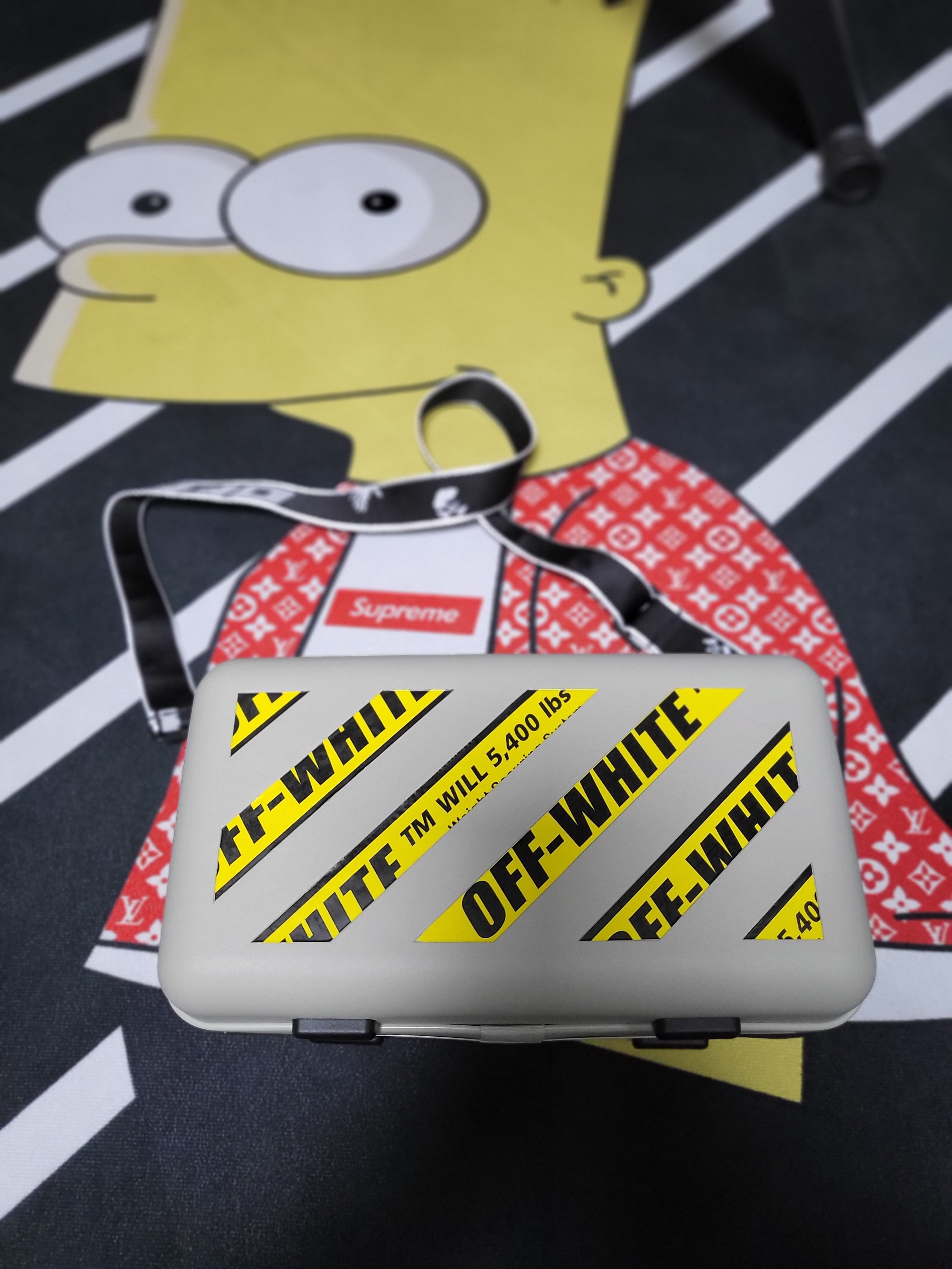 Off-White x Amore Pacific Protection Box (Without Cosmetics) 착용 스타일