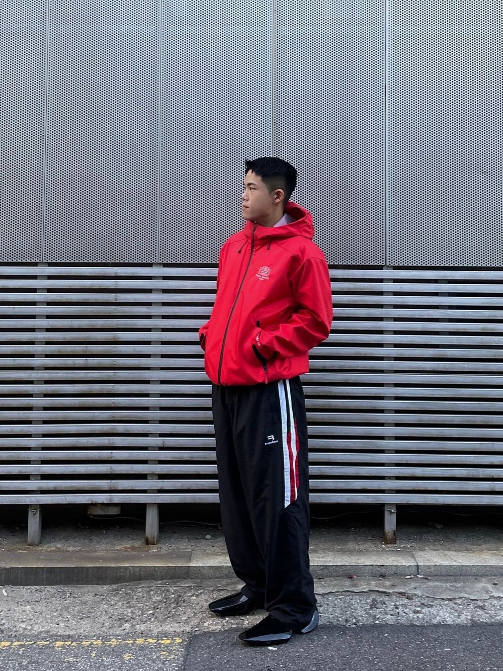 [KREAM 단독] STU Embroidered Windbreaker Red 착용 스타일 - 1