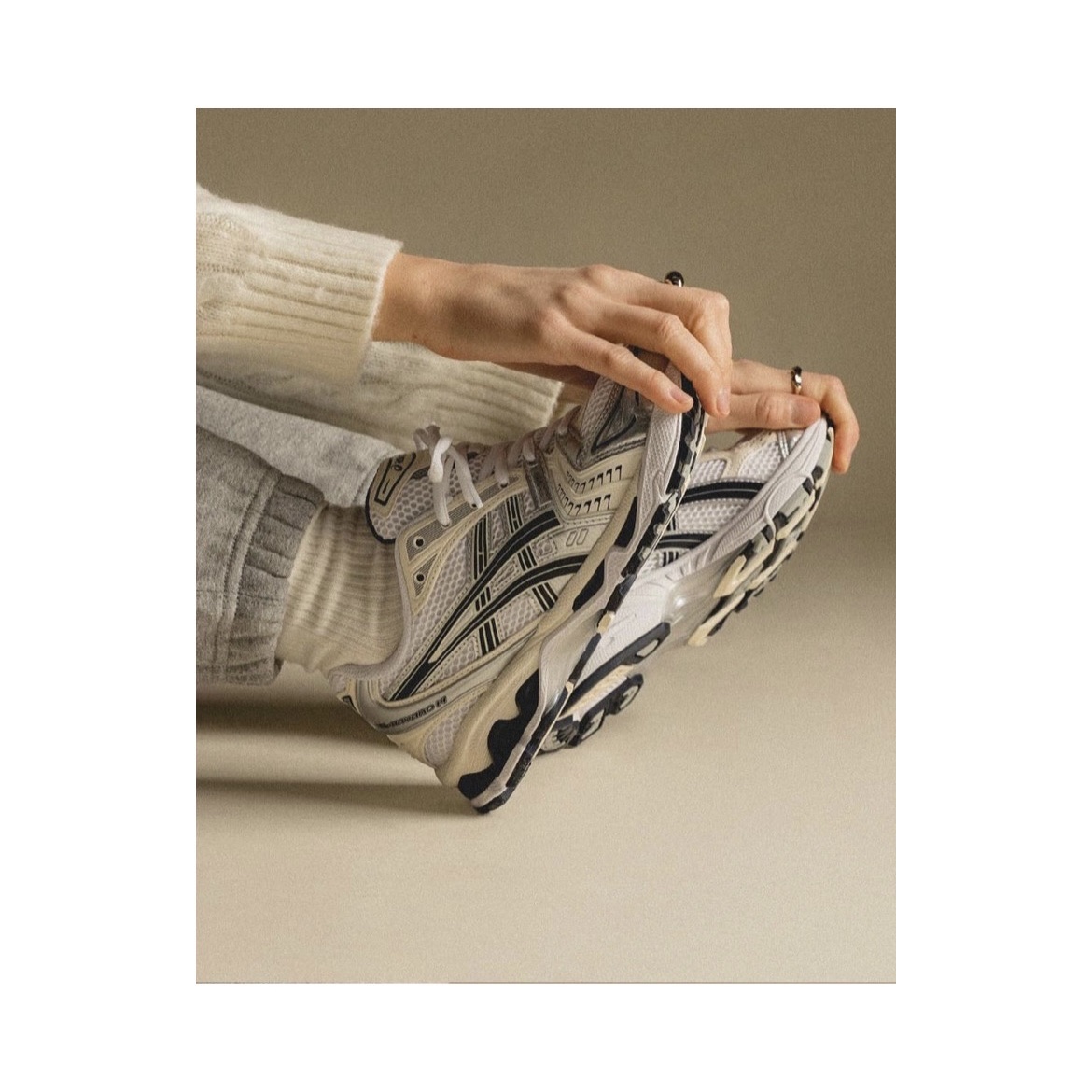 (W) Asics Gel-Kayano 14 White Midnight 착용 스타일 - 1