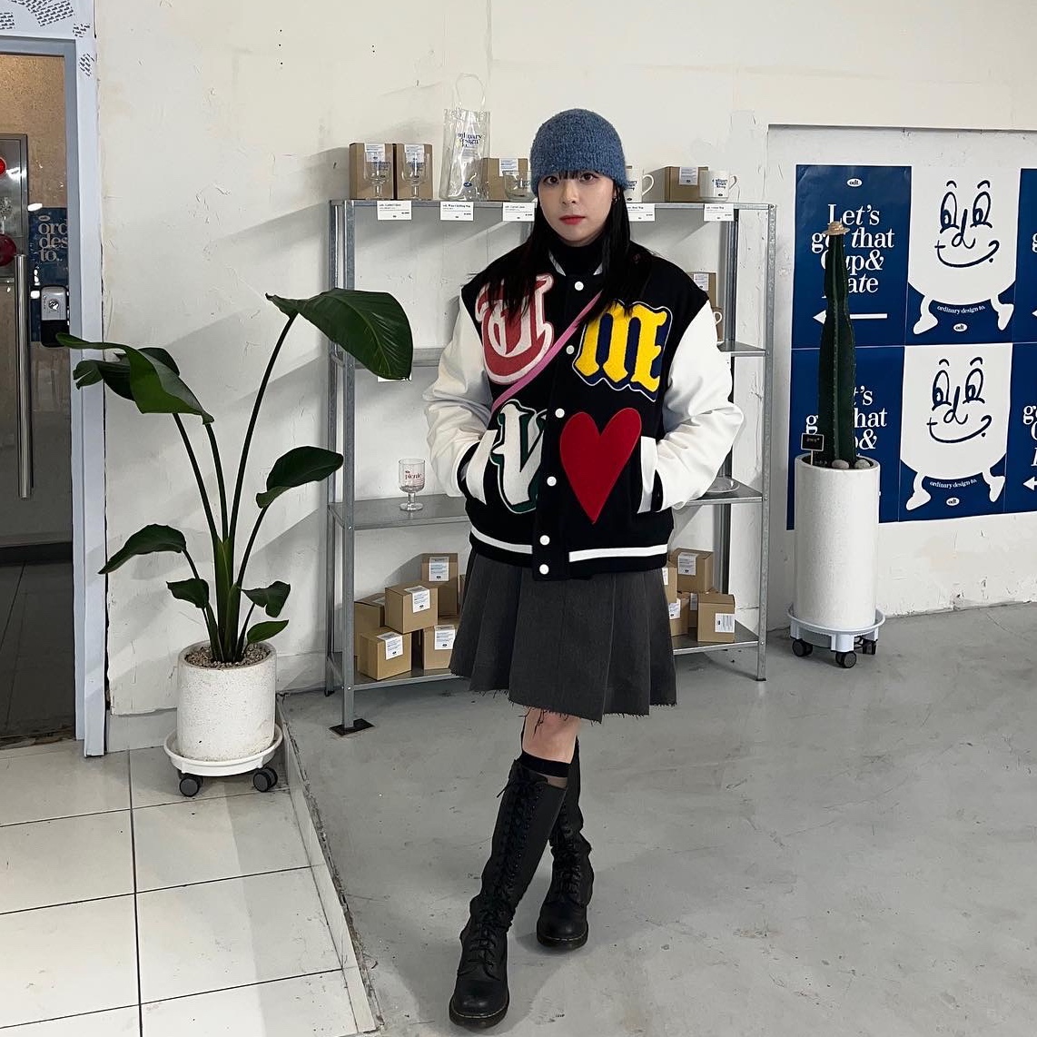 The Museum Visitor Love Varsity Jacket Black - 21FW 착용 스타일