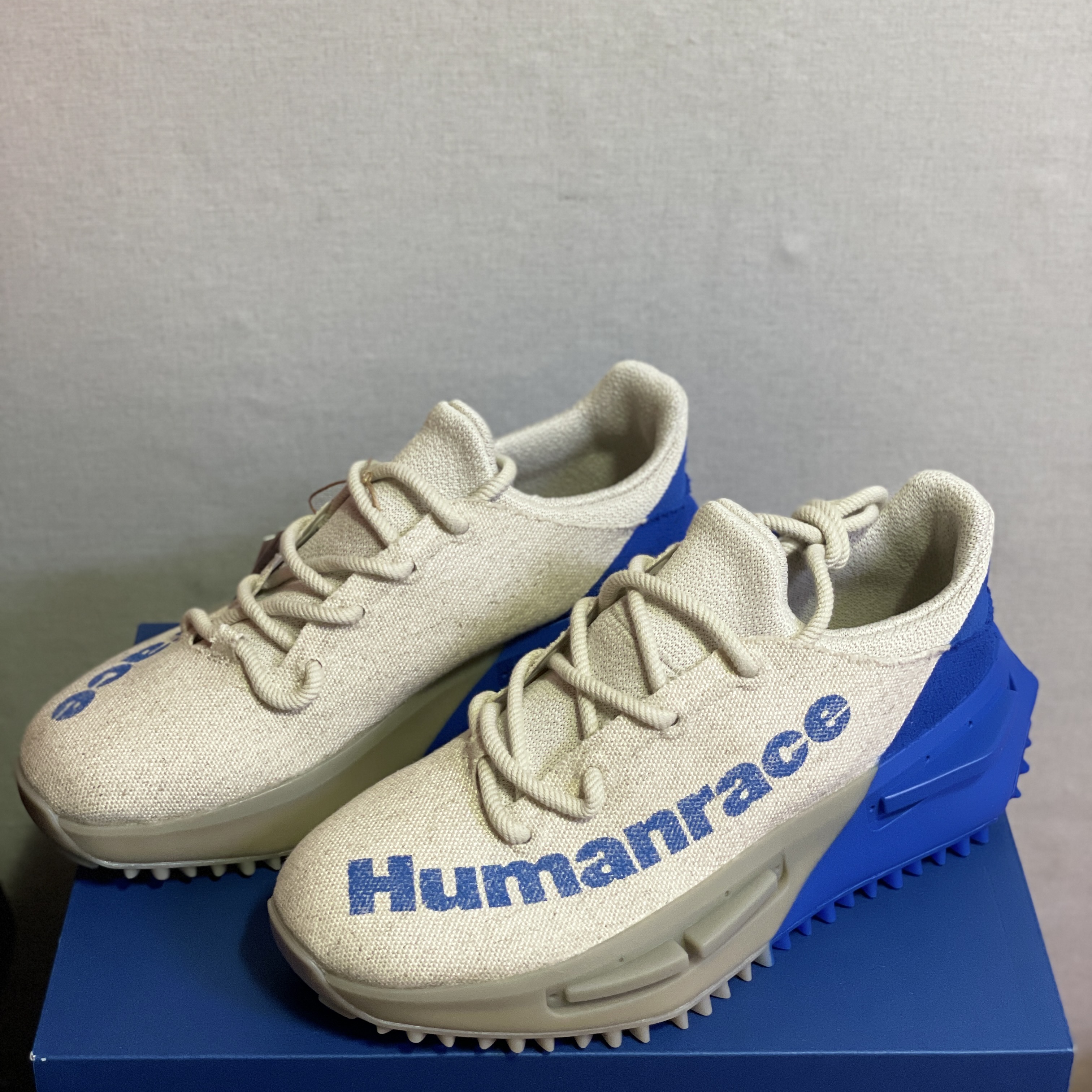 Adidas x Pharrell Williams Humanrace NMD S1 Mahbs Light Brown Bold Blue 착용 스타일 - 2