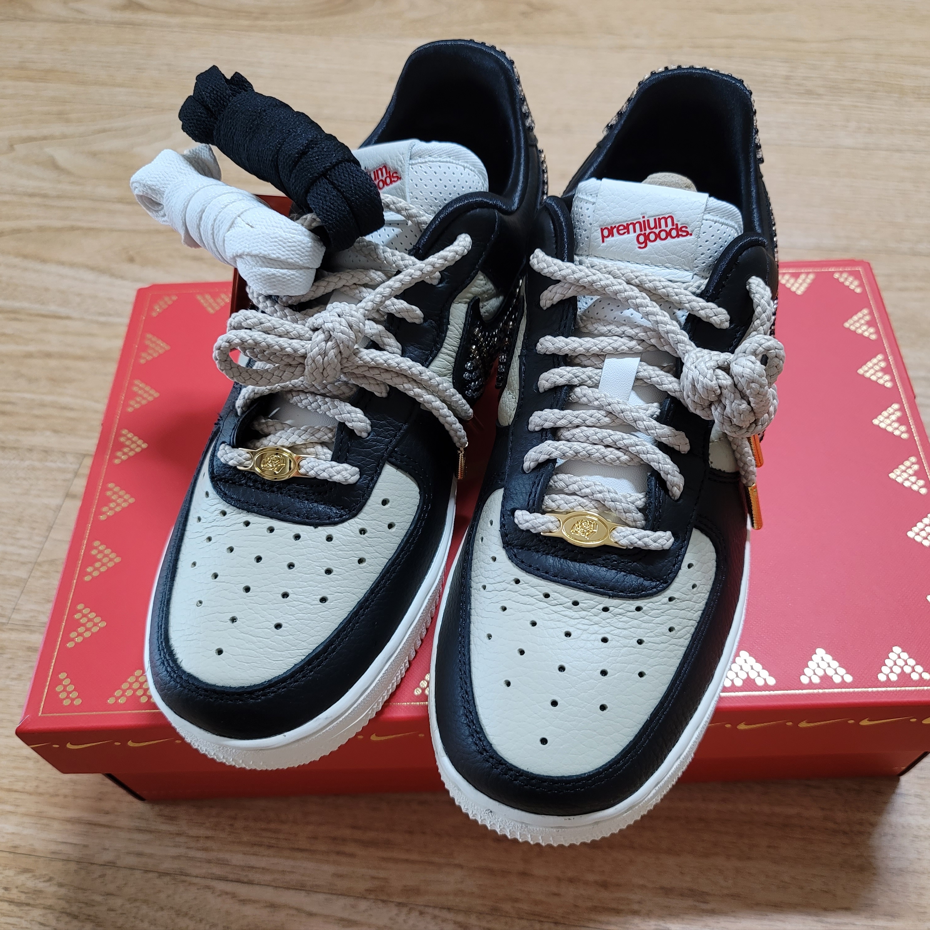 (W) Nike x Premium Goods Air Force 1 Low Black Sand 착용 스타일 - 2