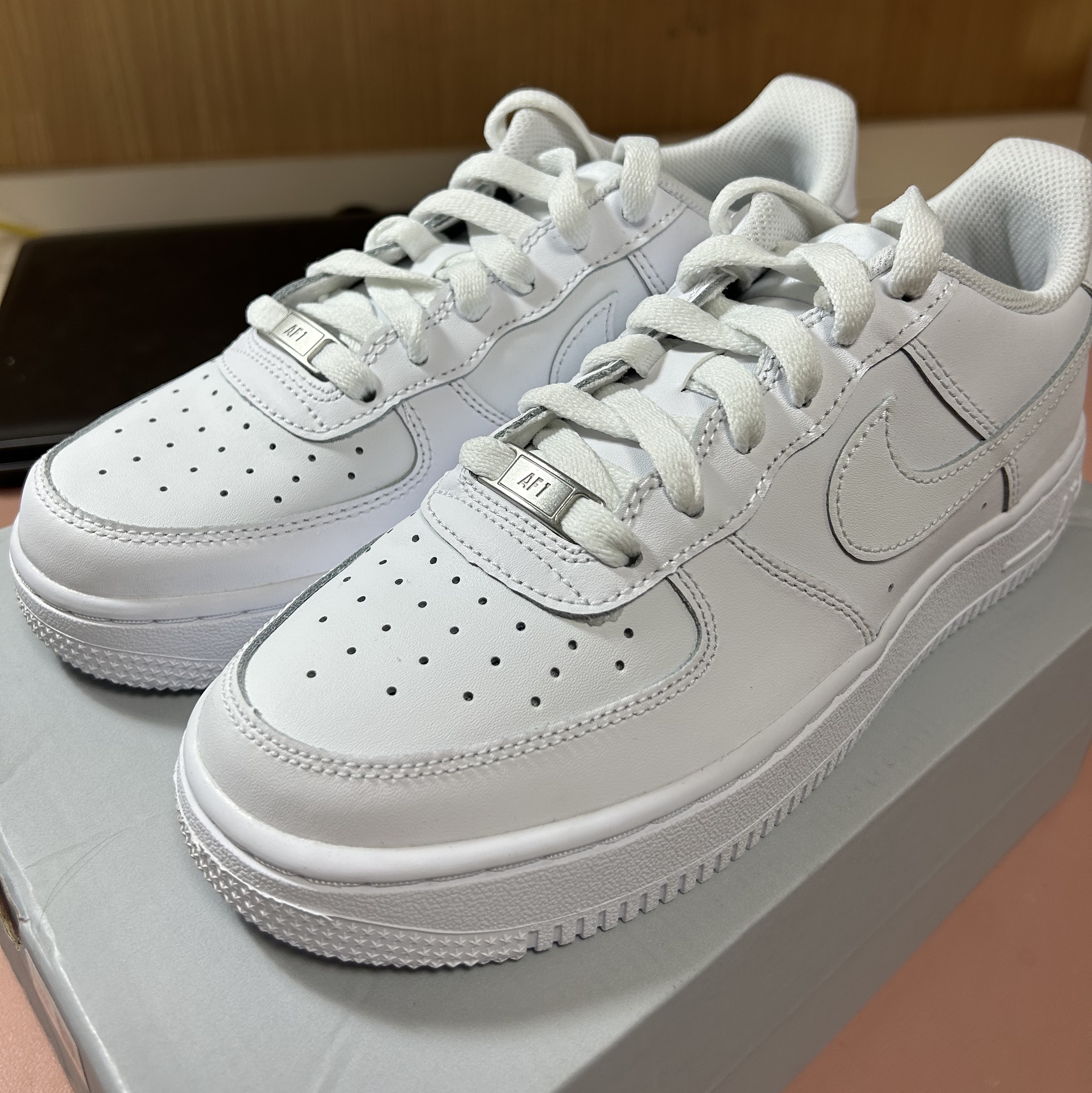 (GS) Nike Air Force 1 LE White 착용 스타일