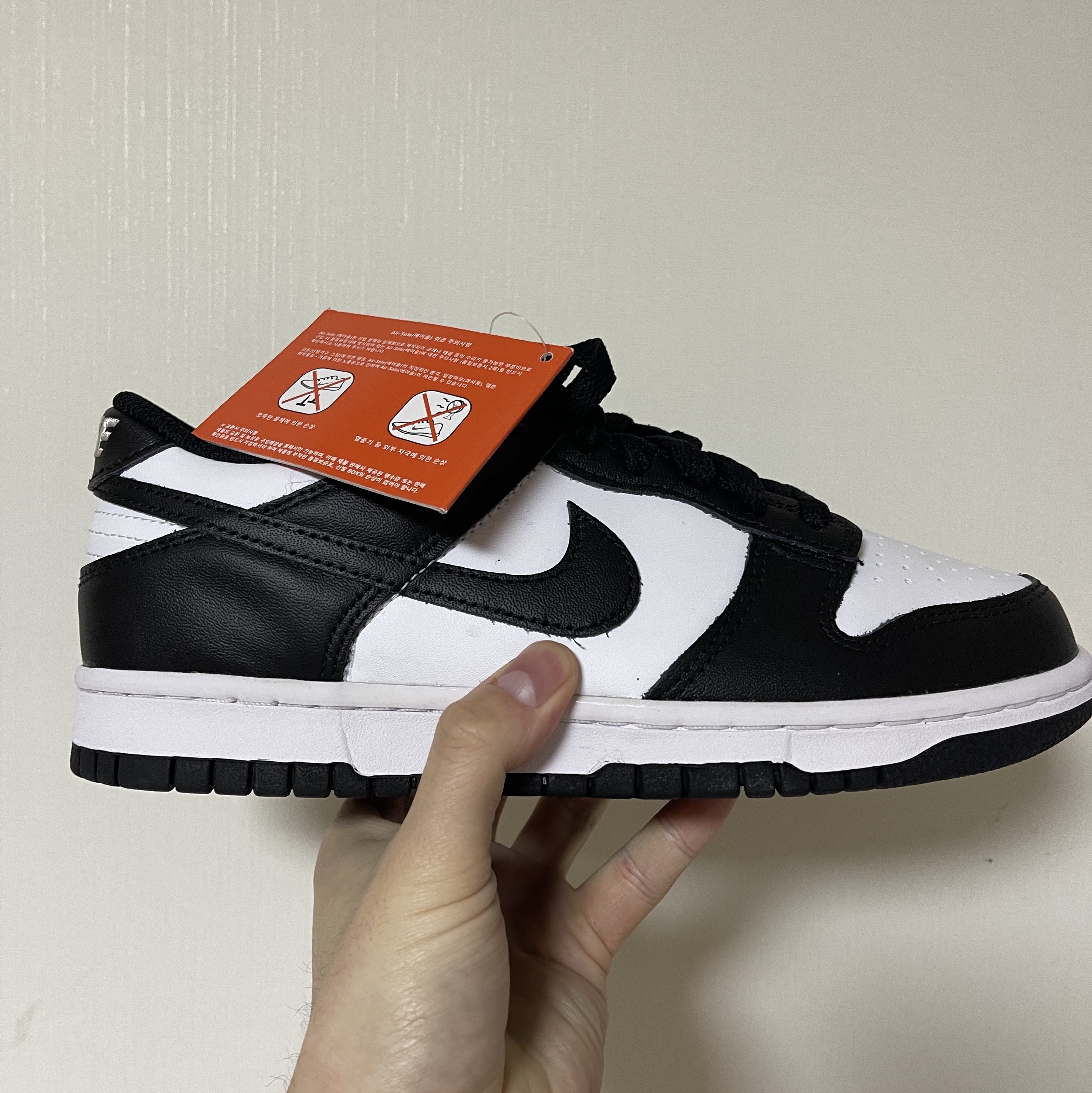 (GS) Nike Dunk Low Black 착용 스타일 - 2