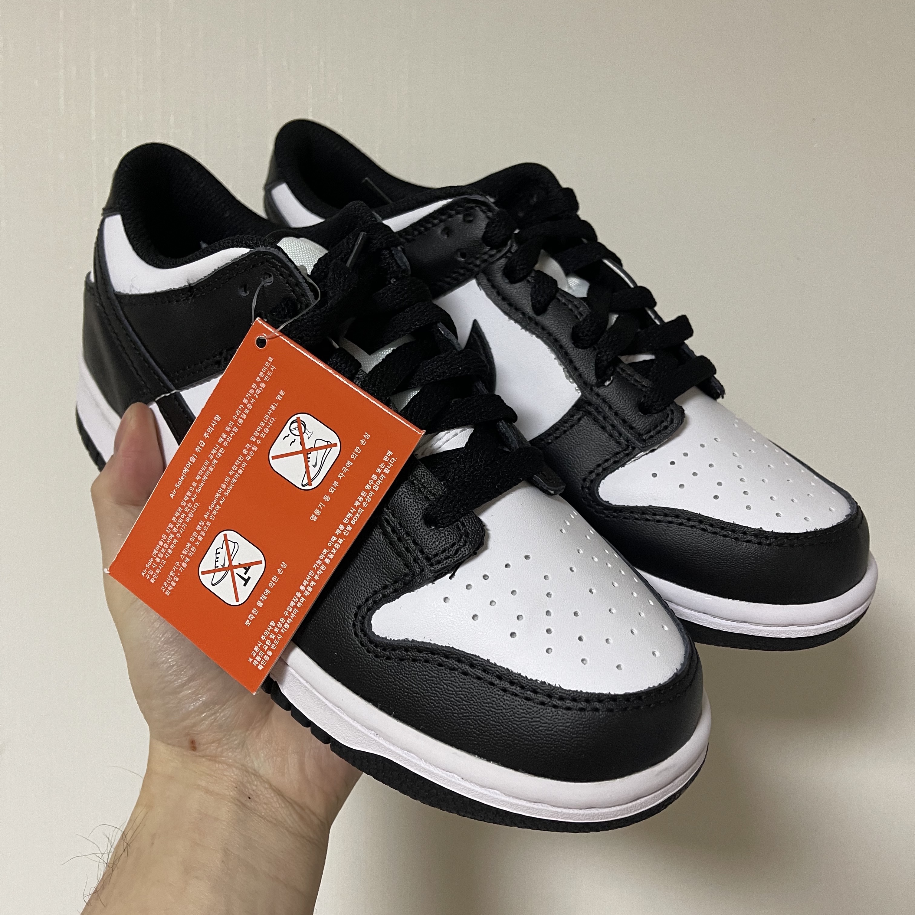 (GS) Nike Dunk Low Black 착용 스타일 - 3