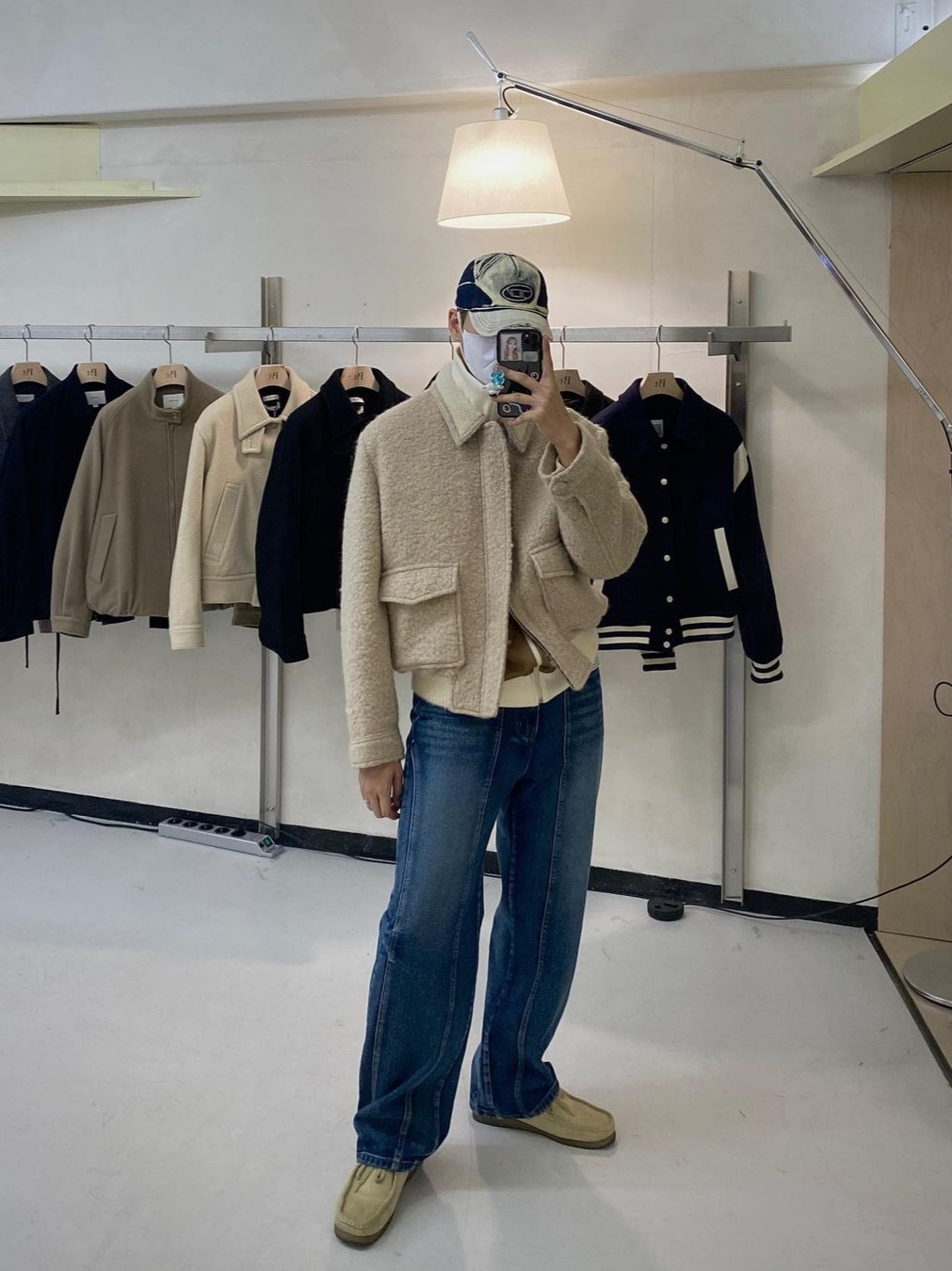 [KREAM 단독] STU Brushed Panels Short Jacket Beige 착용 스타일 - 1