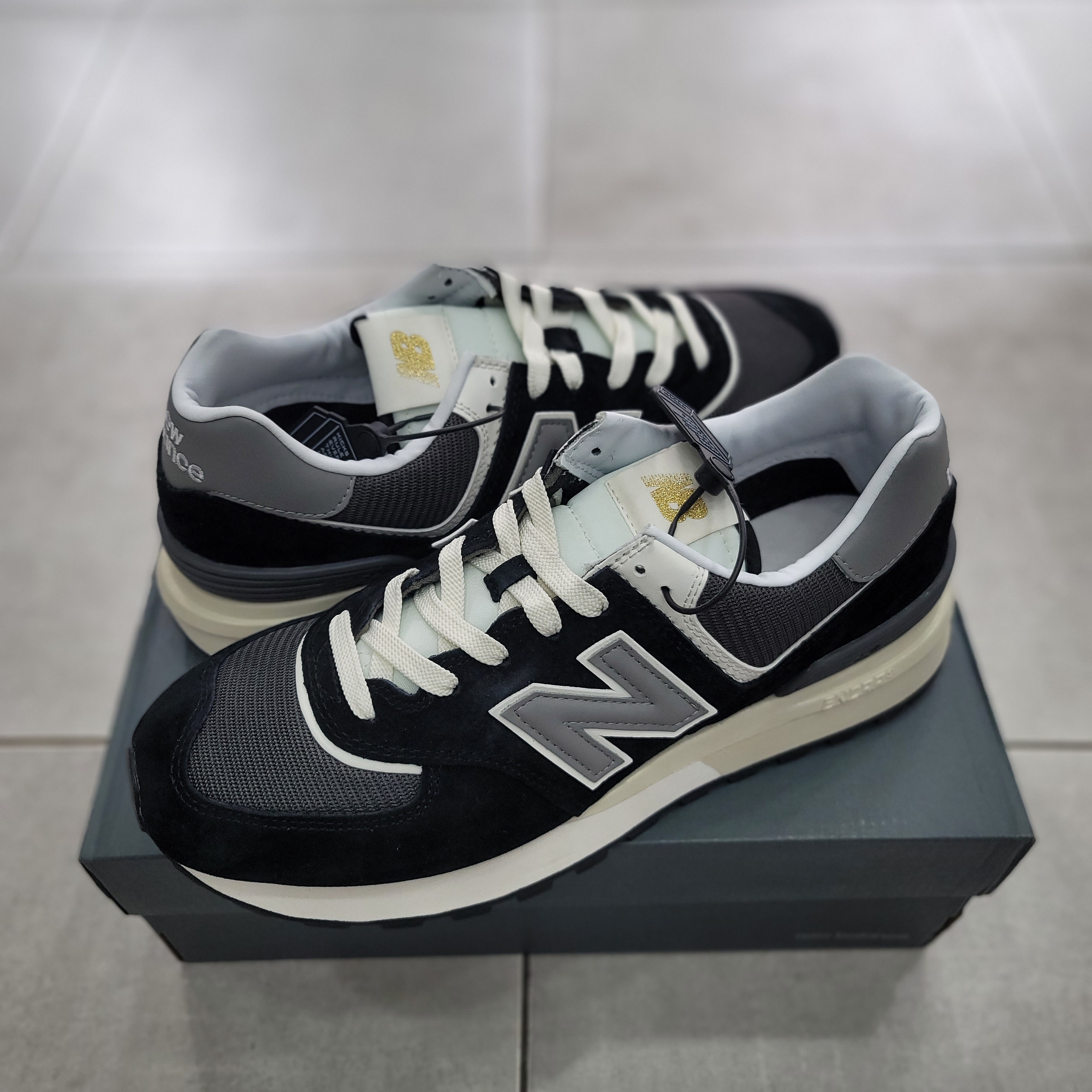 New Balance 574 Legacy Black 착용 스타일 - 2