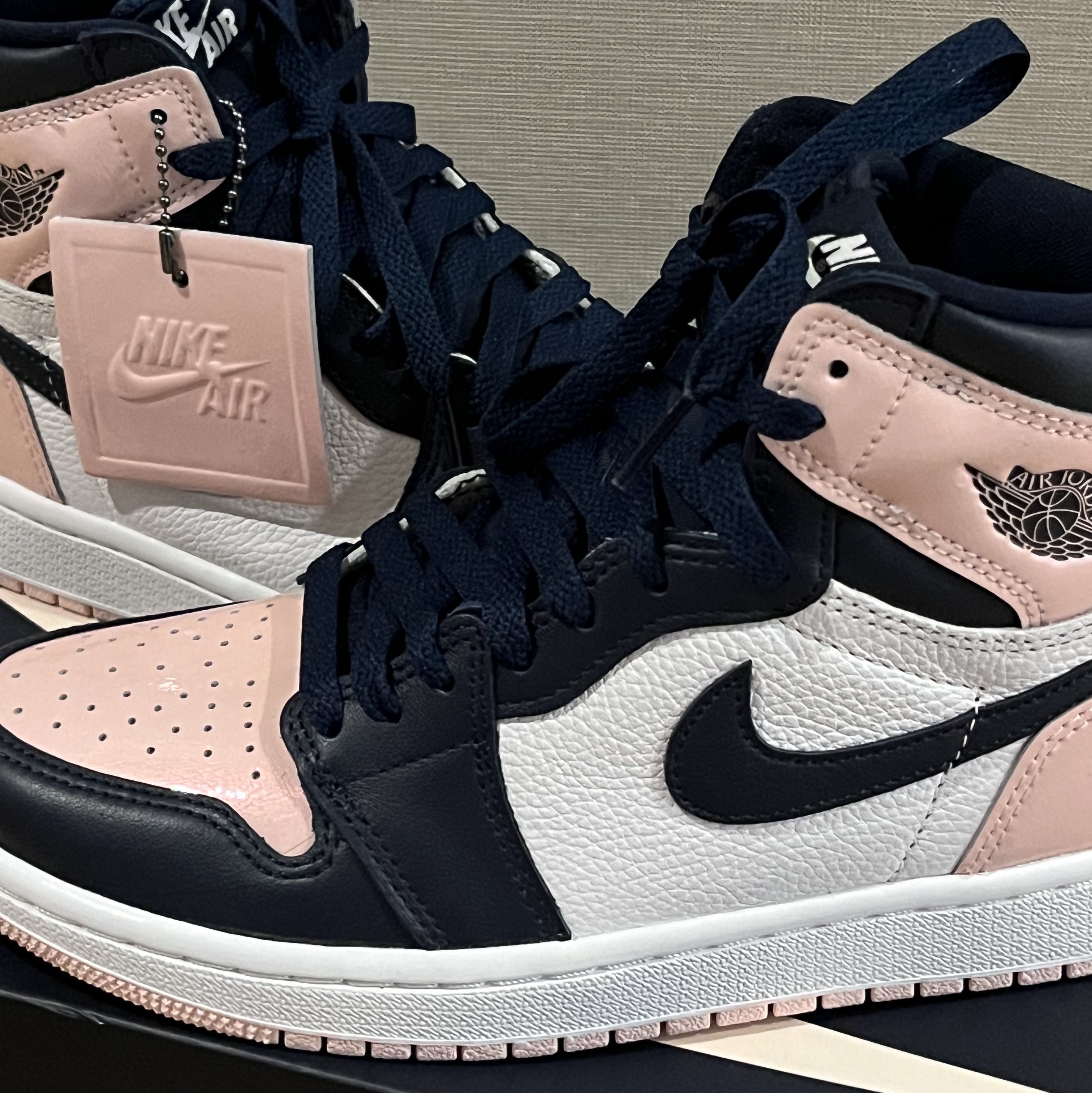(W) Jordan 1 Retro High OG Atmosphere 착용 스타일 - 1