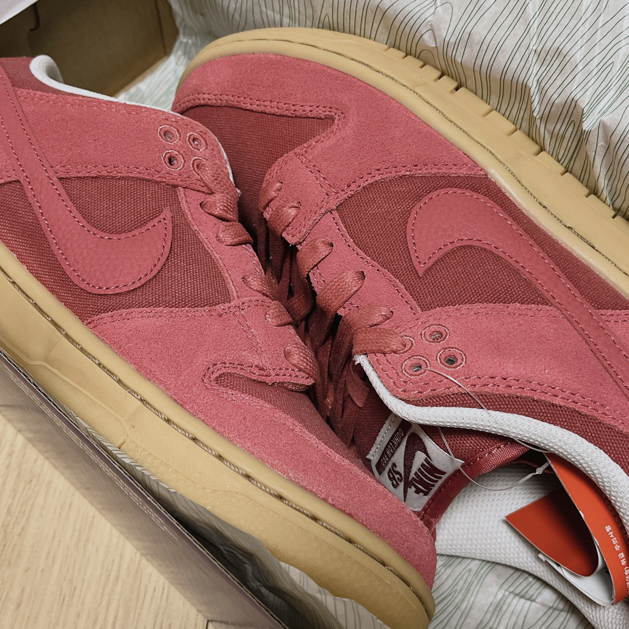 Nike SB Dunk Low Adobe 착용 스타일