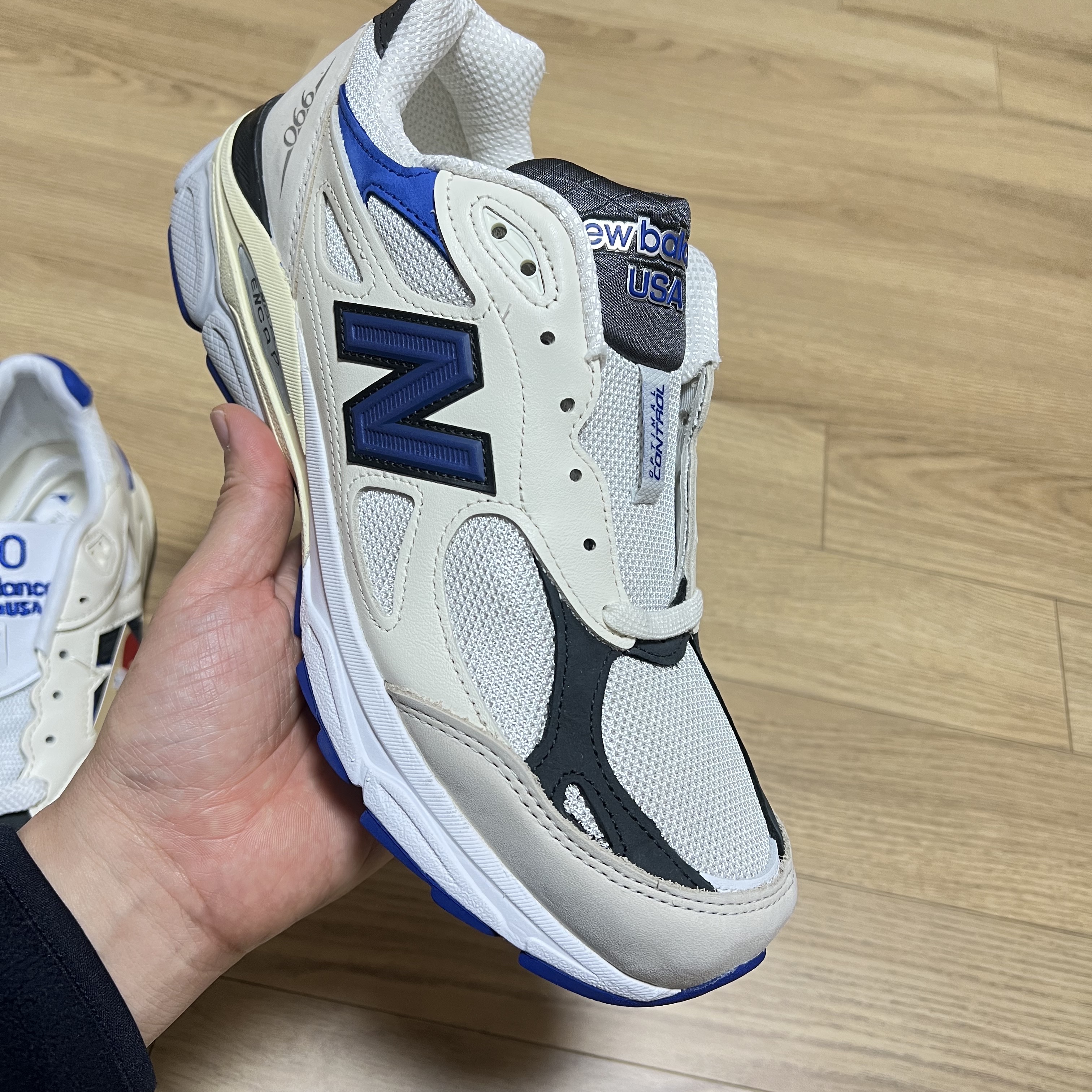 New Balance 990v2 Made in USA White Blue, New Balance 990v3 Made in USA White Blue 착용 스타일 - 4