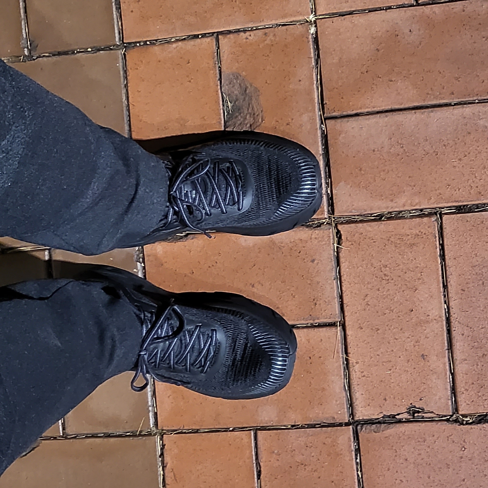 Hoka Bondi 7 Black 착용 스타일 - 2