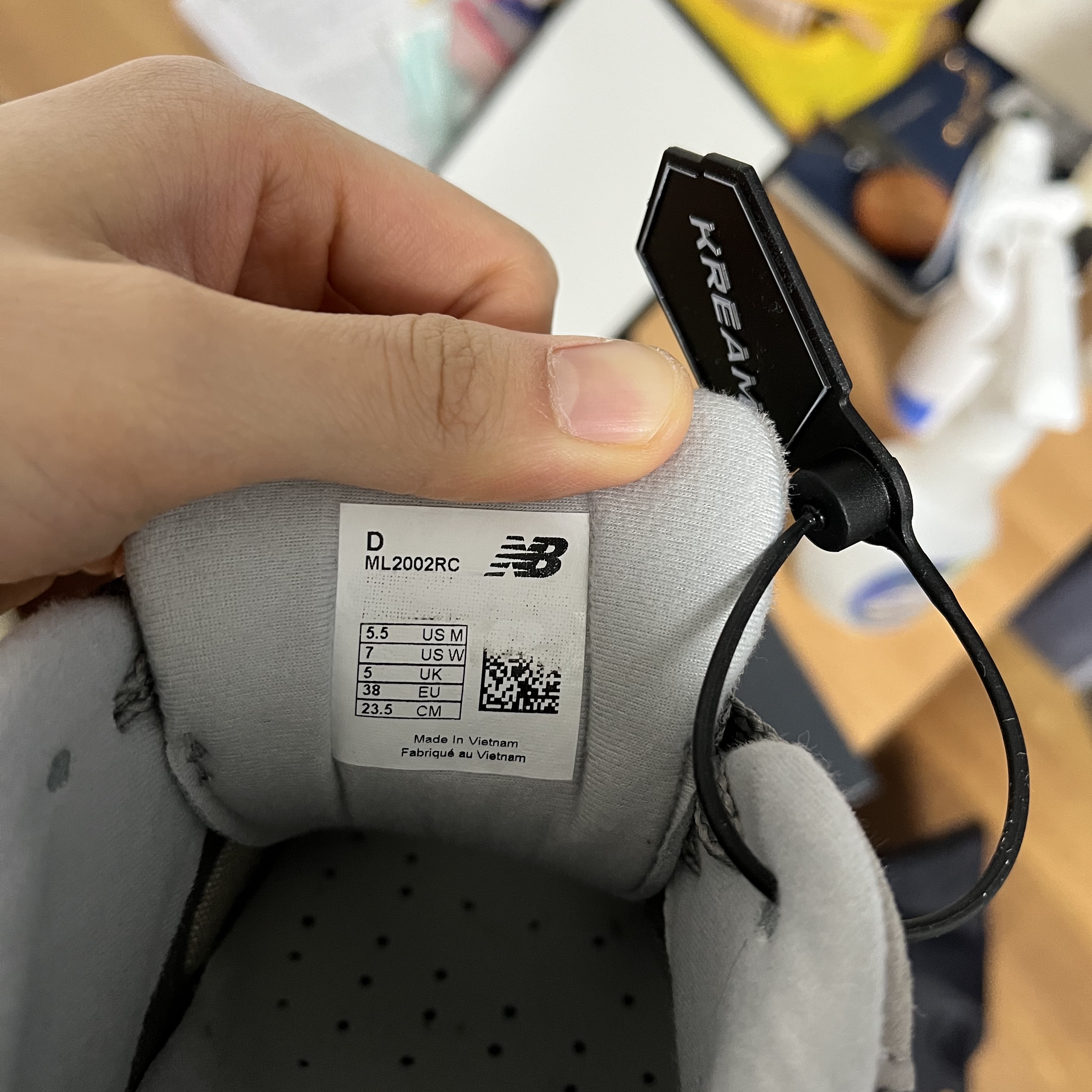 New Balance 2002R Grey 착용 스타일