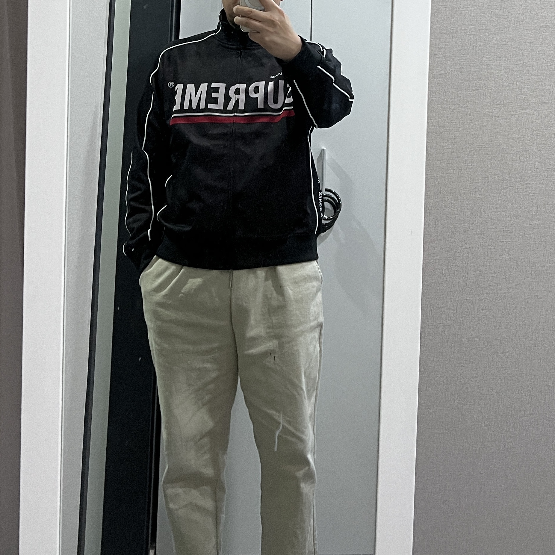 Supreme World Famous Jacquard Track Jacket Black - 22FW, Supreme Washed Chino Twill Camp Cap Zebra - 22FW 착용 스타일 - 1