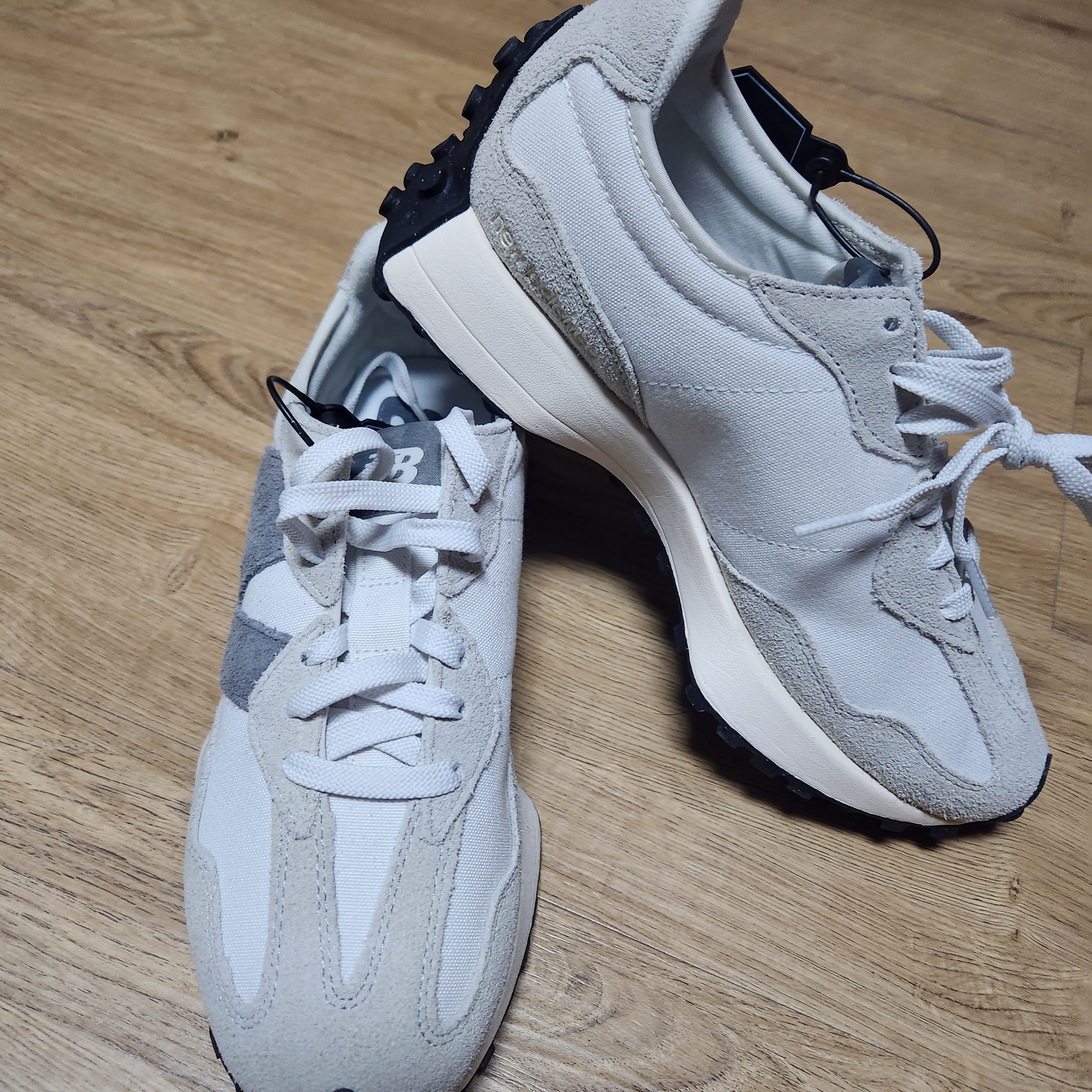 New Balance 327 Nimbus Cloud Rain Cloud 착용 스타일 - 1