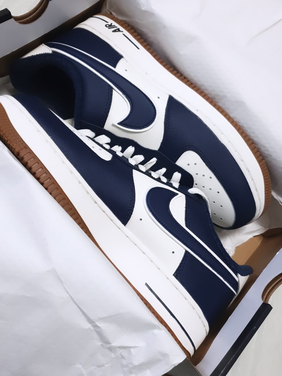 Nike Air Force 1 '07 LV8 Midnight Navy 착용 스타일