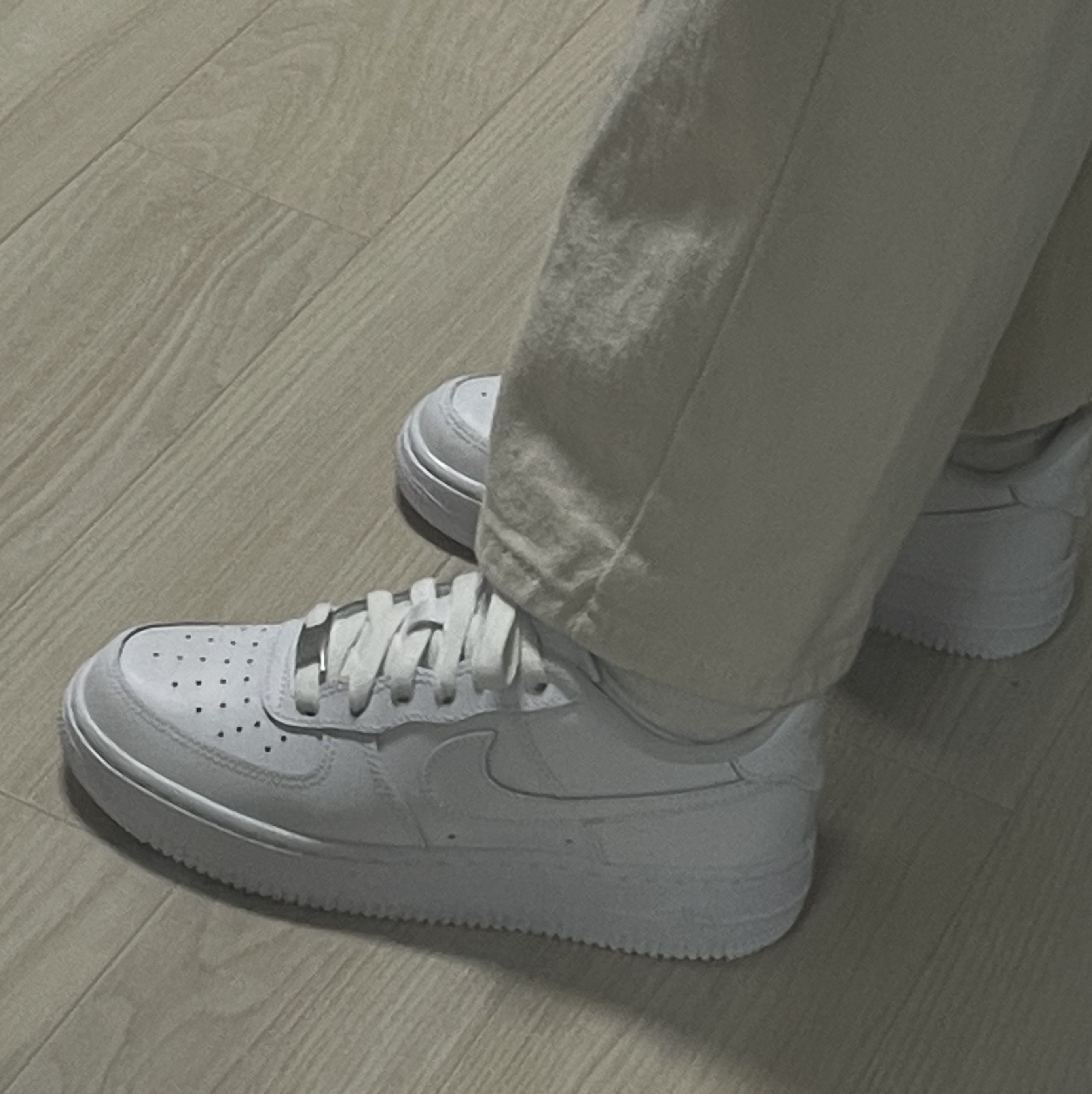 (GS) Nike Air Force 1 LE White 착용 스타일