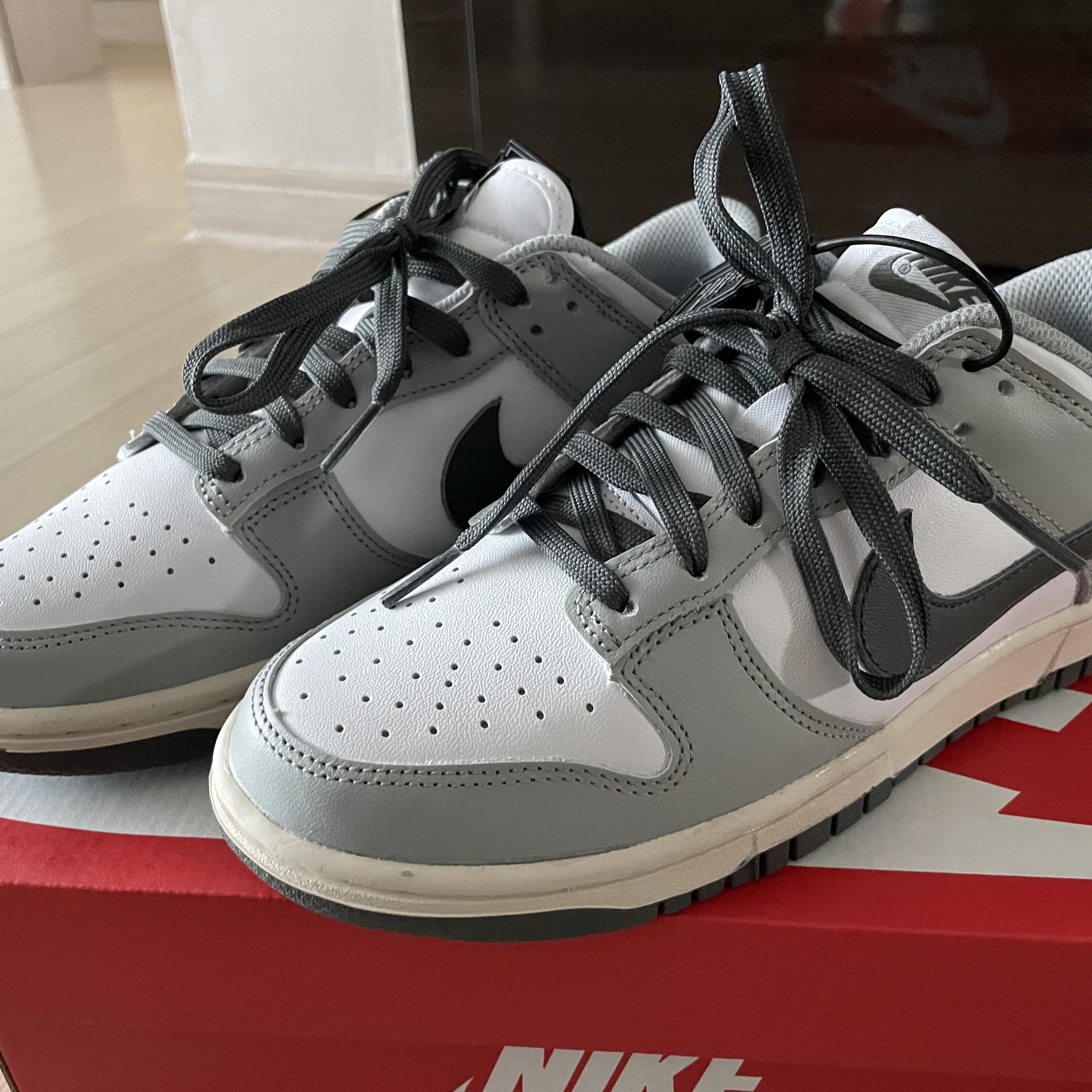 (W) Nike Dunk Low Light Smoke Grey 착용 스타일 - 3