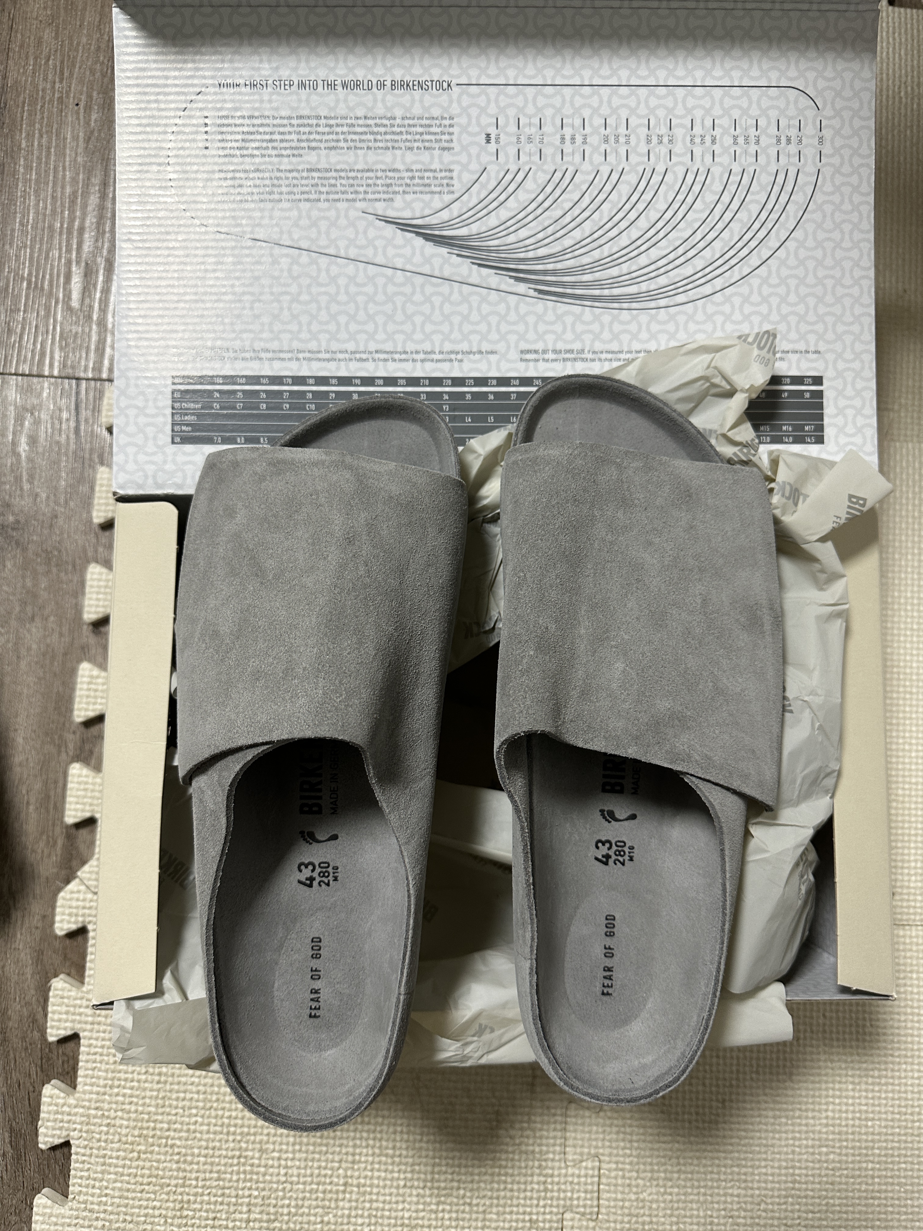 Fear of God x Birkenstock Los Feliz Suede Cement 착용 스타일
